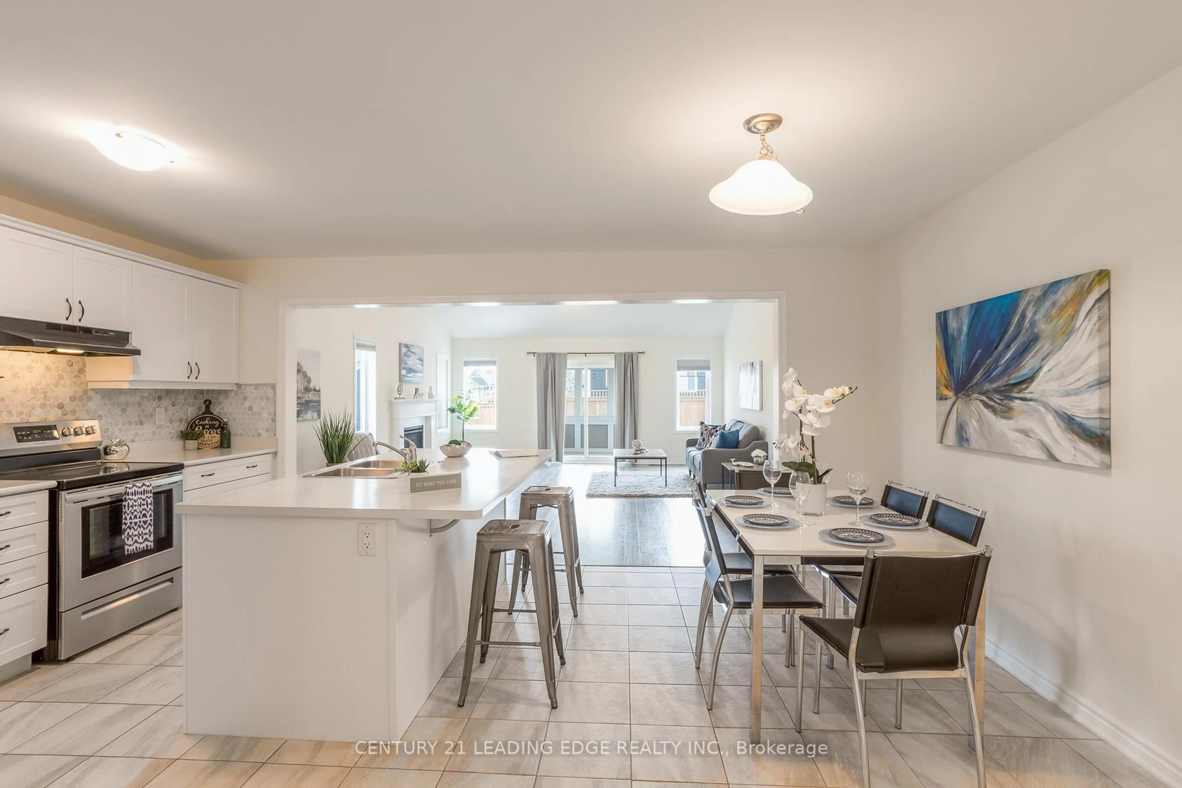 Open concept kitchen, ceramic/tile floor for 3 Hunter Pl, Bracebridge Ontario P1L 0A9