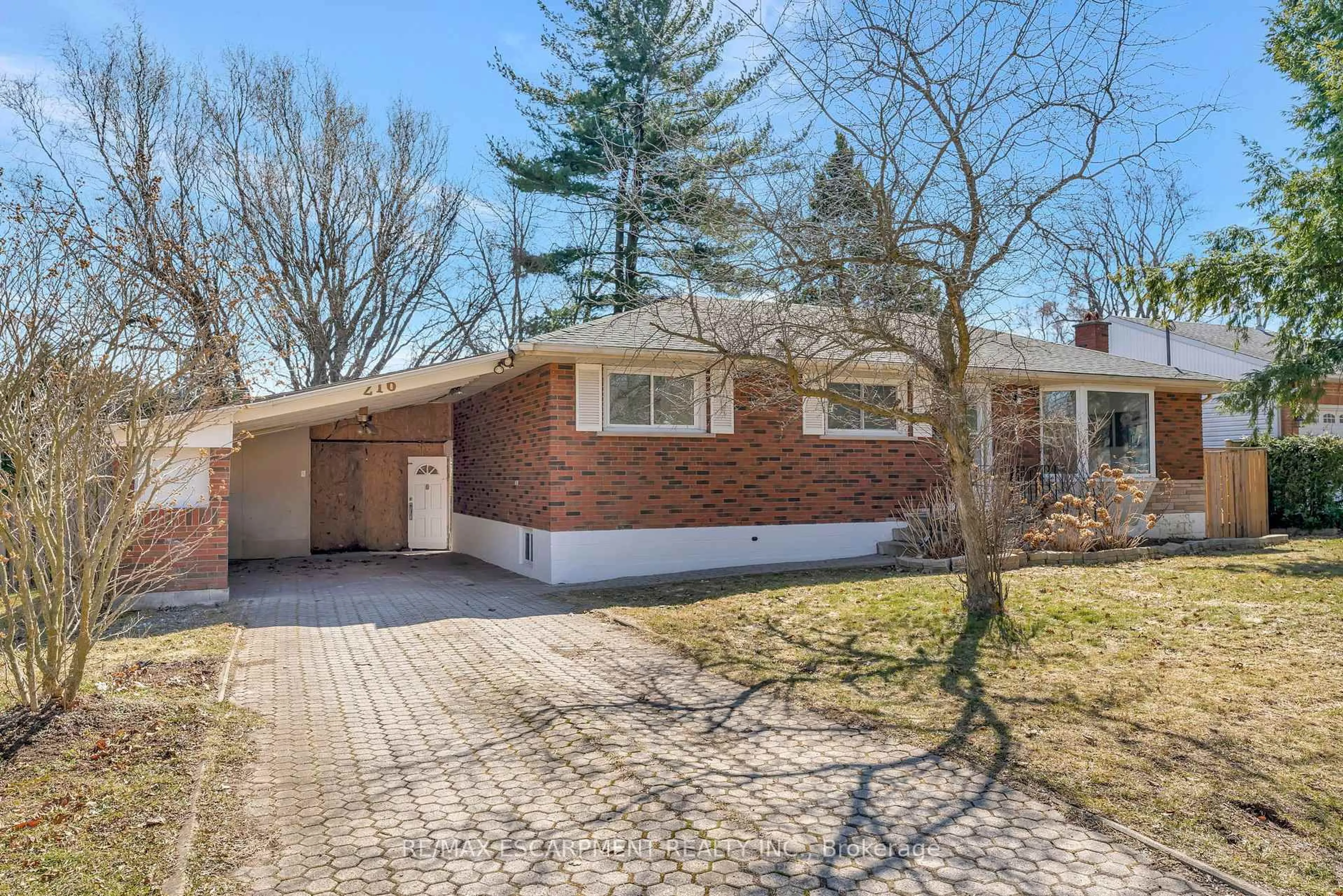Home with brick exterior material, street for 216 Sioux Rd, Hamilton Ontario L9G 1P8