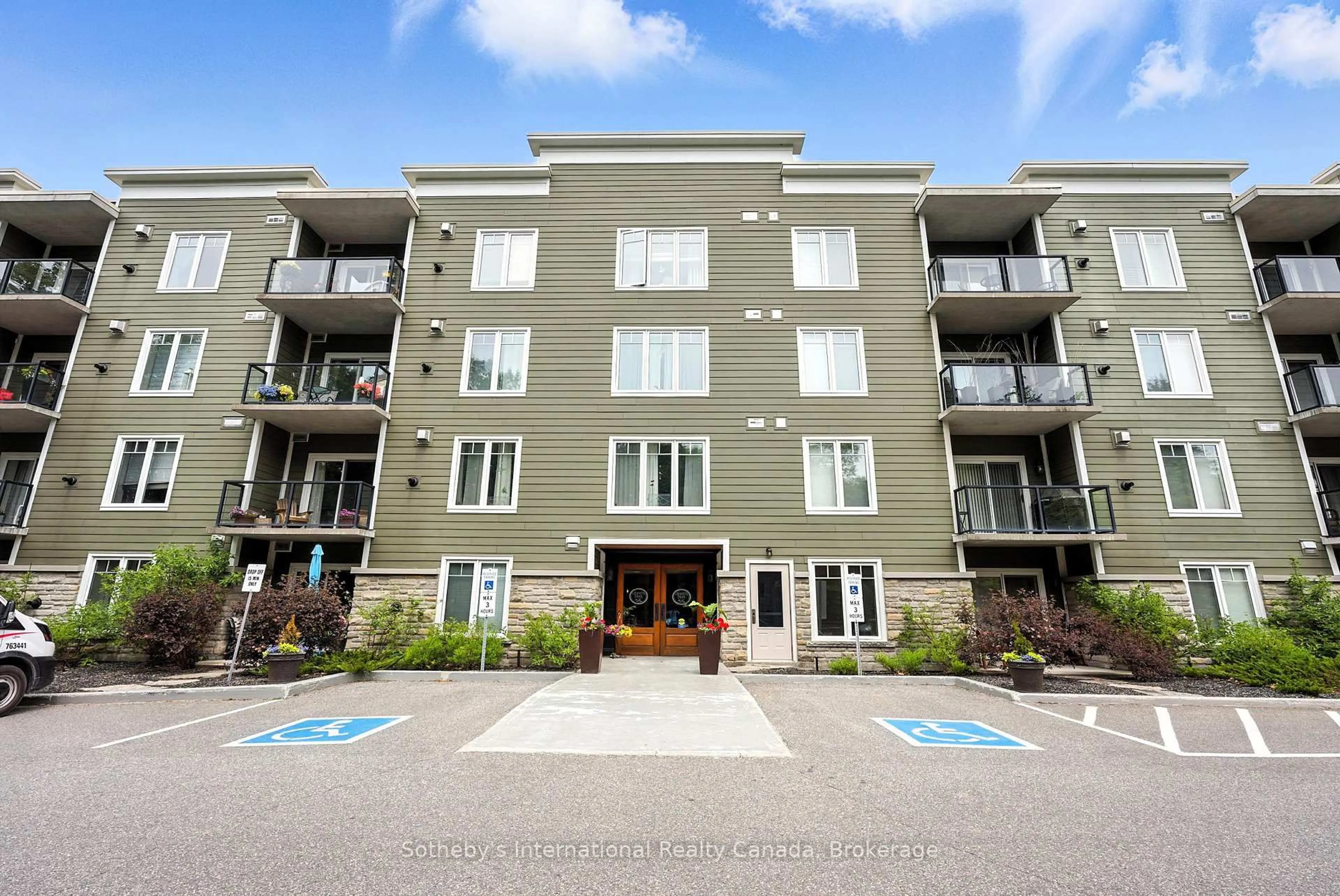Patio, unknown for 391 James St #106, Gravenhurst Ontario P1P 0A5