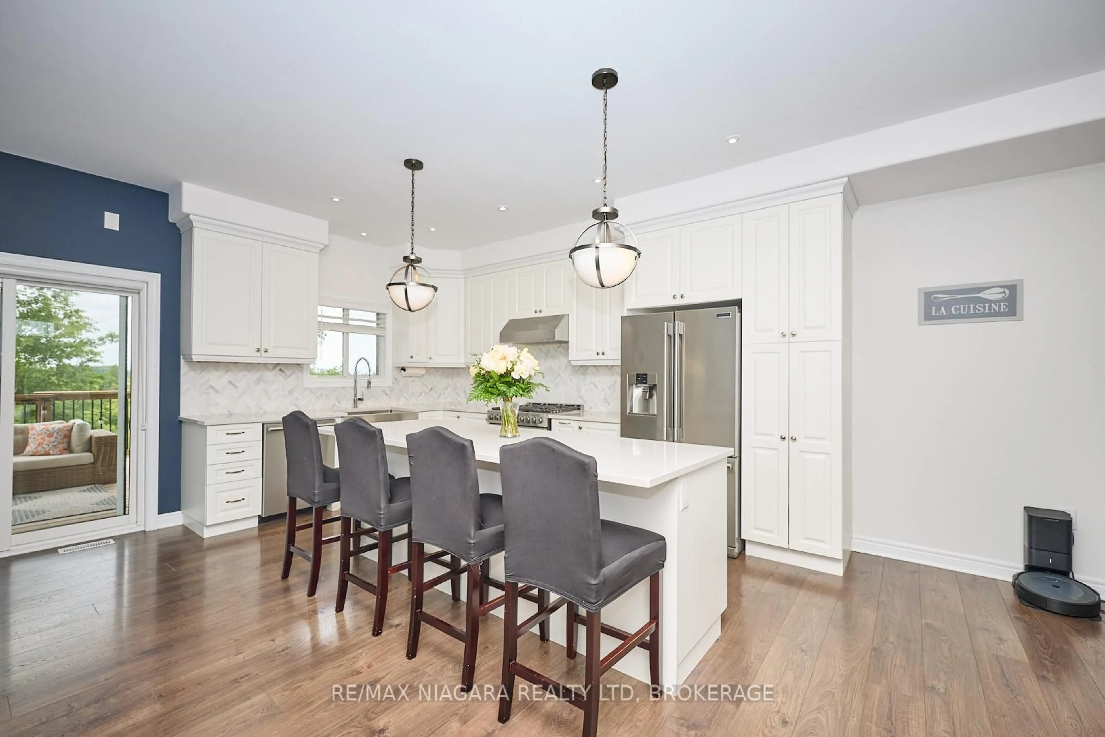 Open concept kitchen, unknown for 5703 Osprey Ave, Niagara Falls Ontario L2H 0M2
