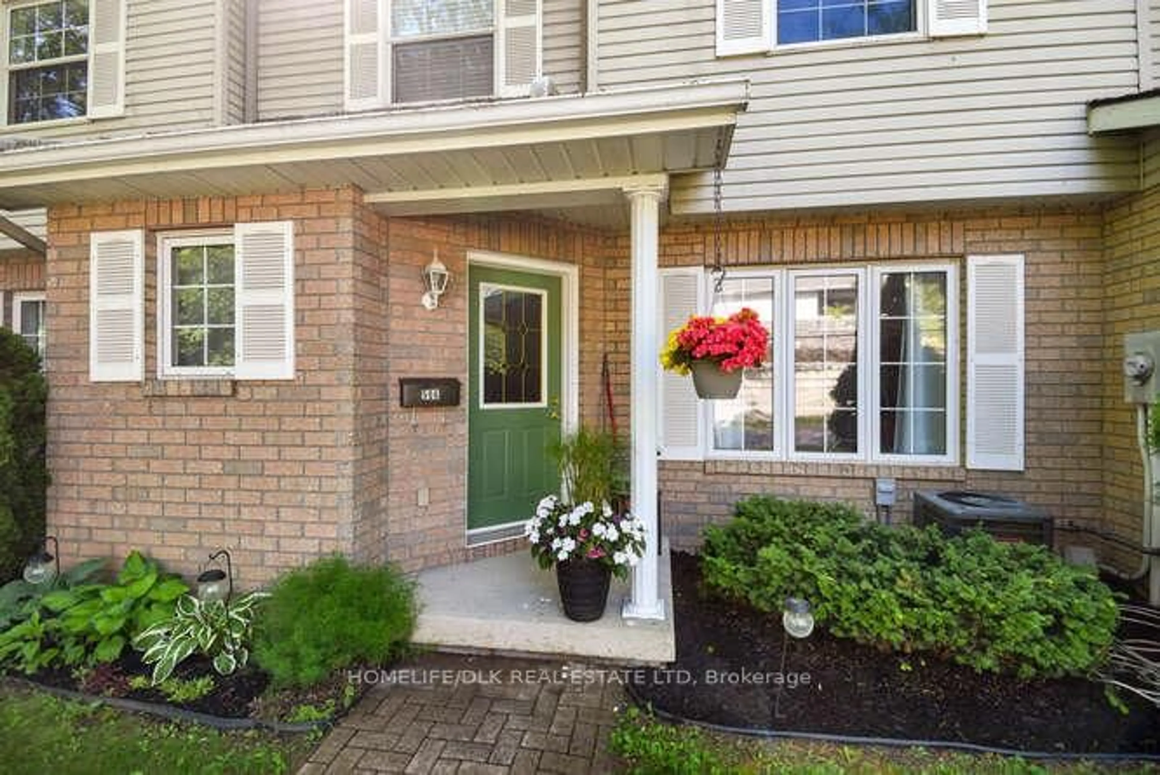 Indoor entryway for 508 King St, Brockville Ontario K6V 3T2