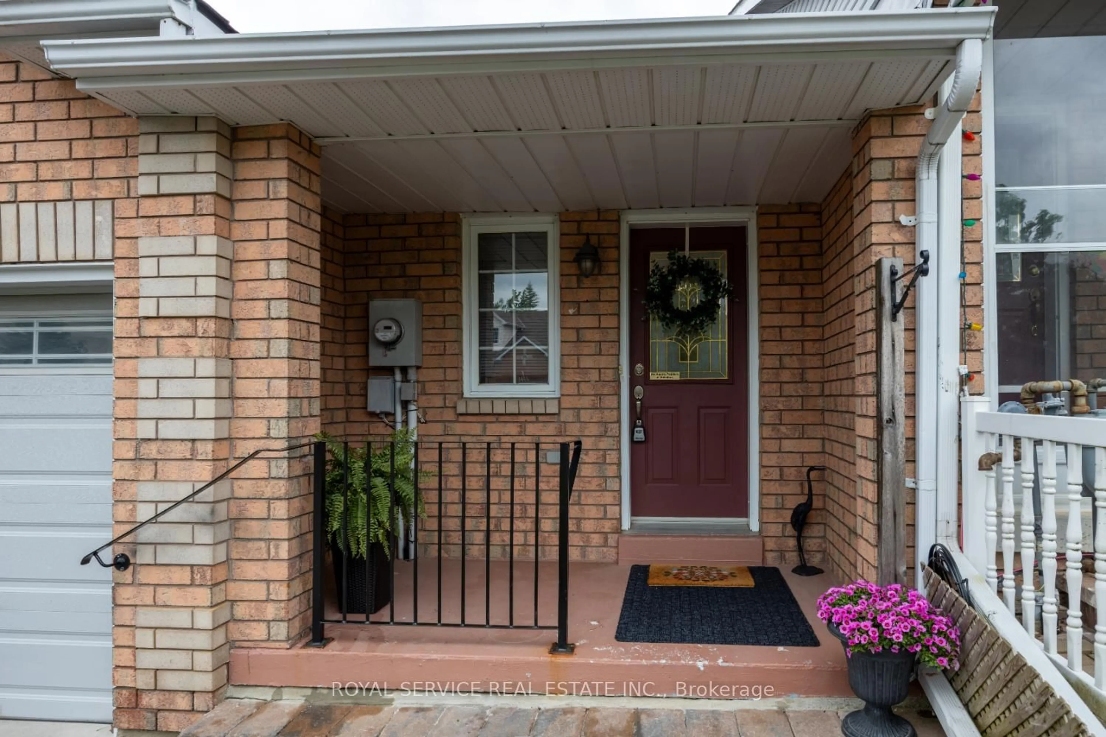 Indoor entryway for 1275 Eagle Cres, Peterborough West Ontario K9K 2K6