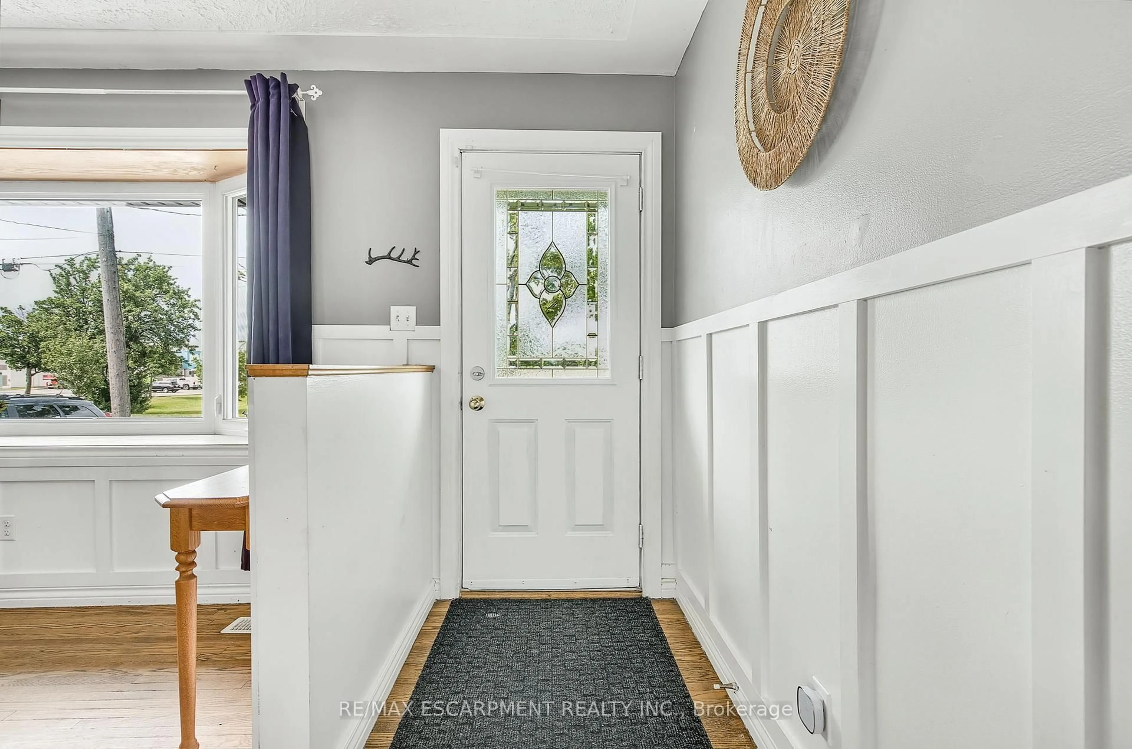 Indoor entryway for 50 Sandalwood Ave, Hamilton Ontario L8T 2E3