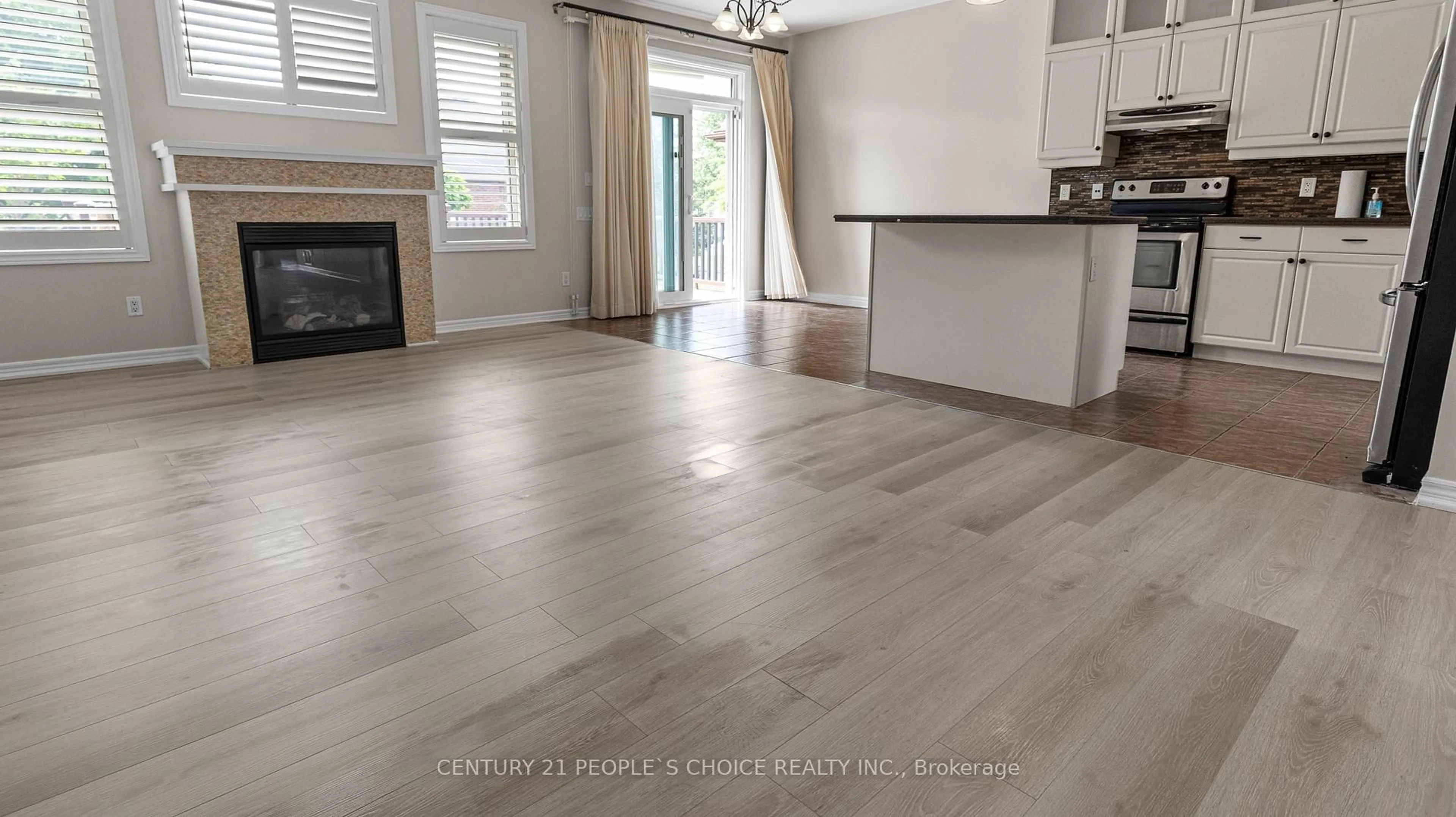 Open concept kitchen, wood/laminate floor for 11 Aaron Tr, Welland Ontario L3B 6G4
