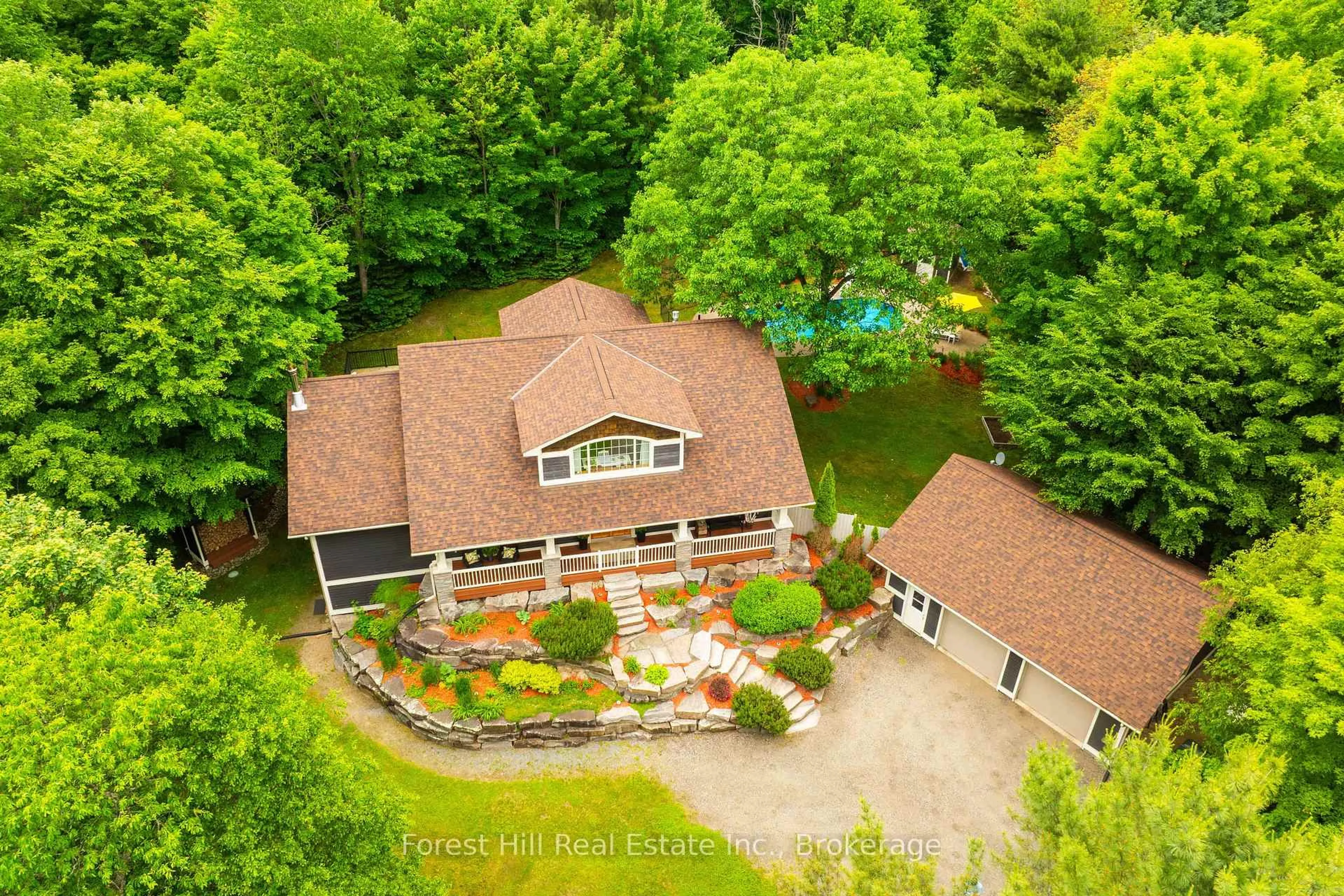 A pic from outside/outdoor area/front of a property/back of a property/a pic from drone, unknown for 1474 Etwell Rd, Huntsville Ontario P1H 2J2