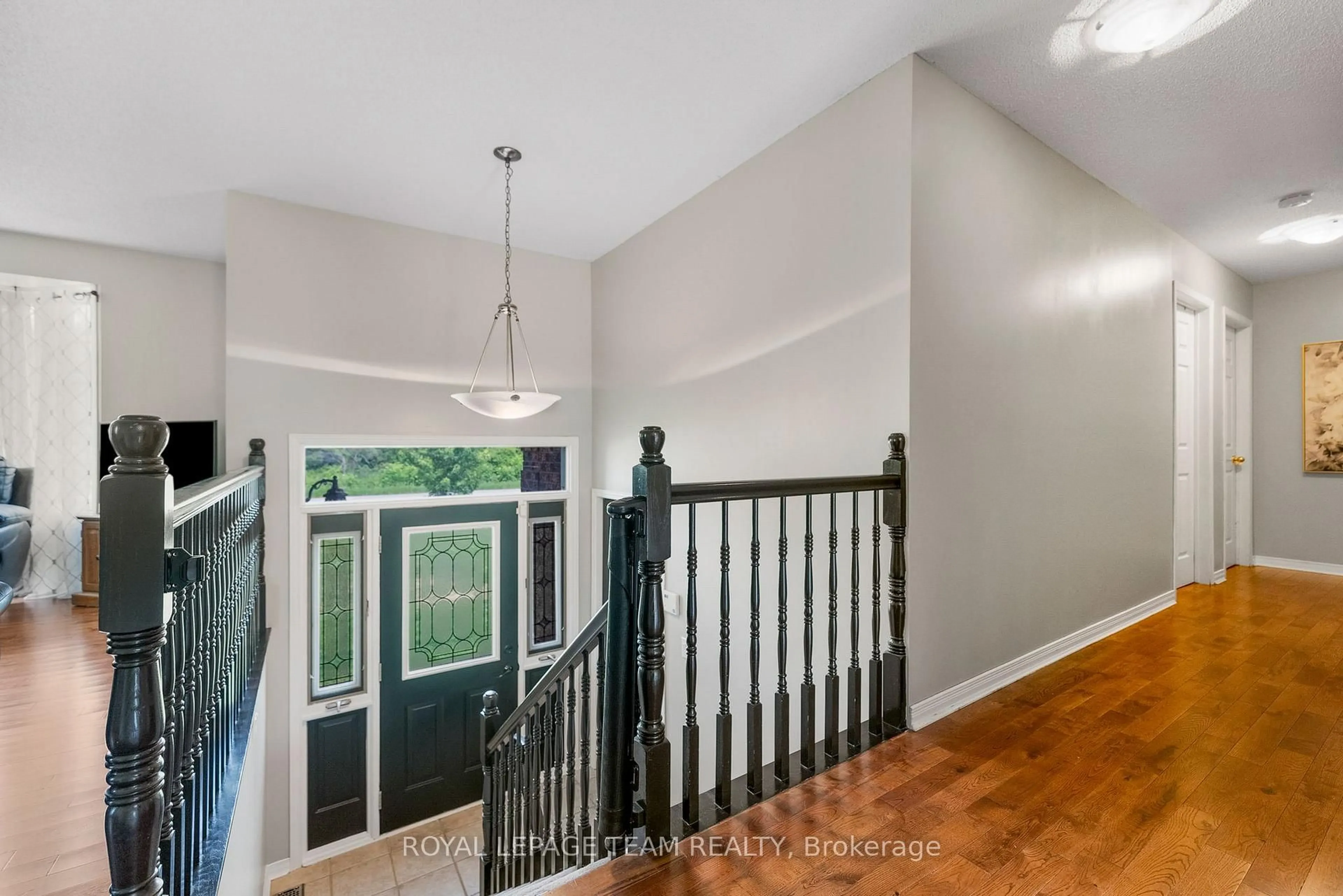Indoor entryway for 79 Mountain View Rd, Arnprior Ontario K7S 3G9