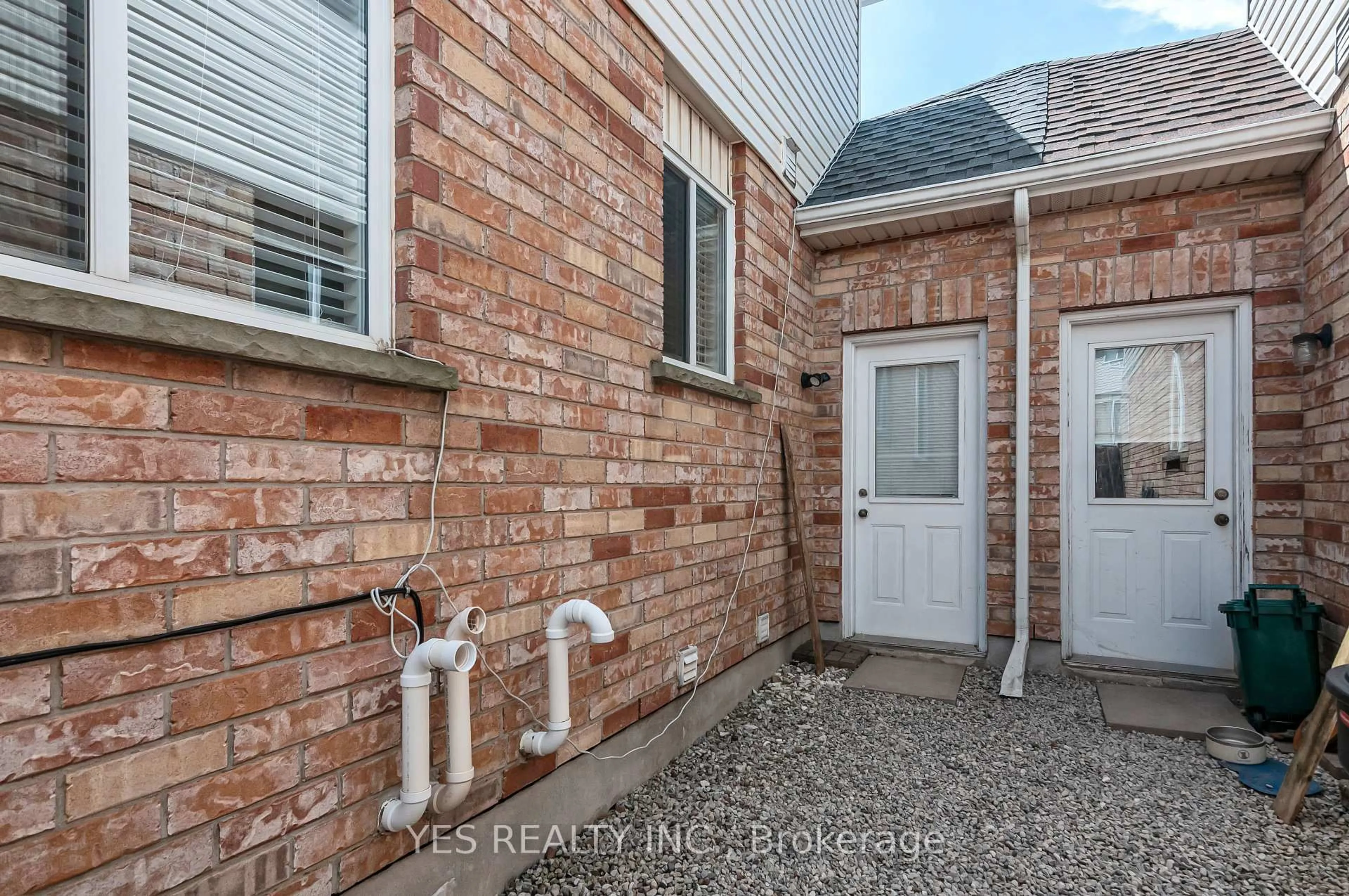 Unknown for 31 Chester Dr, Cambridge Ontario N1T 2C4