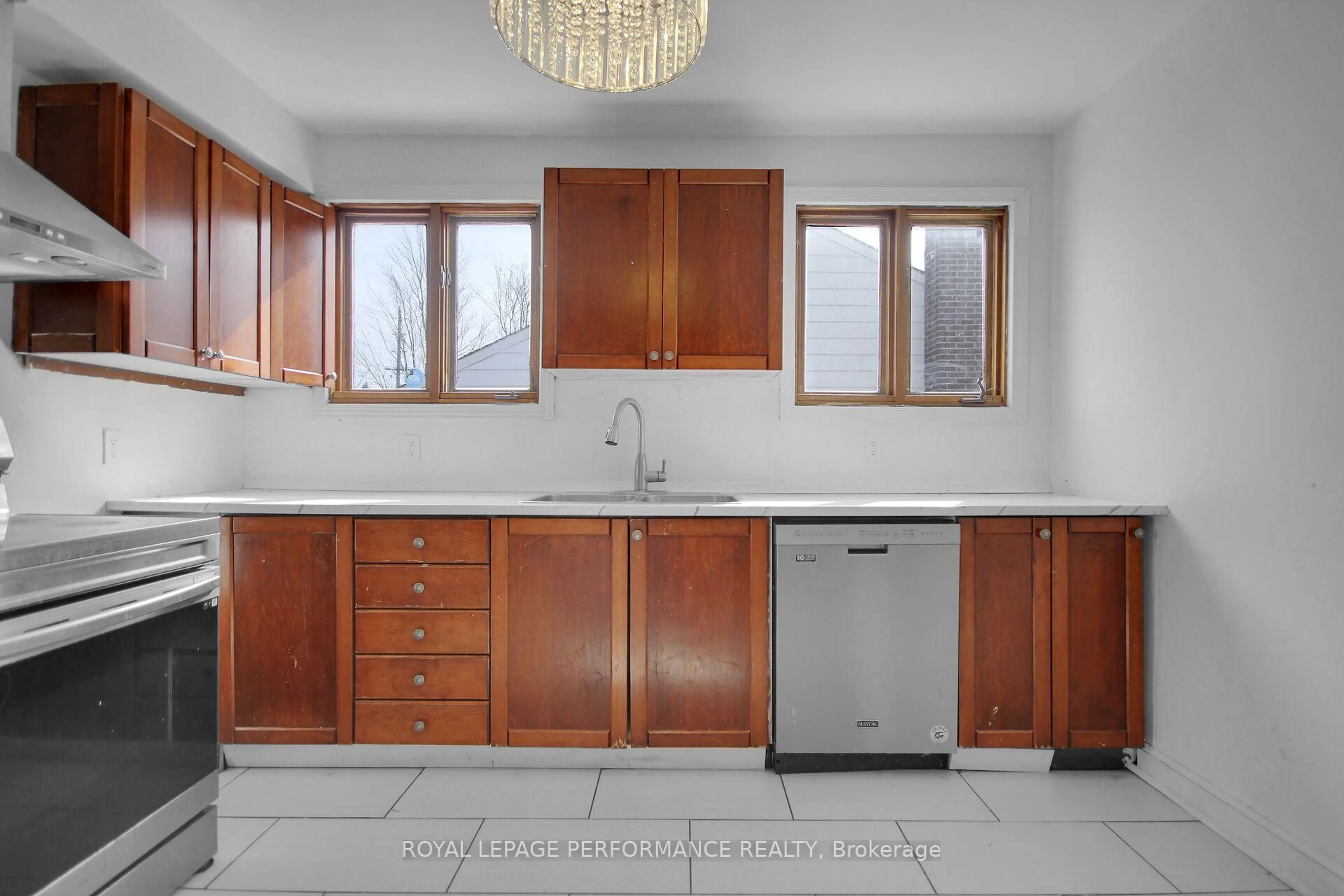 Standard kitchen, ceramic/tile floor for 2647 Ayers Ave, Ottawa Ontario K1V 7W7