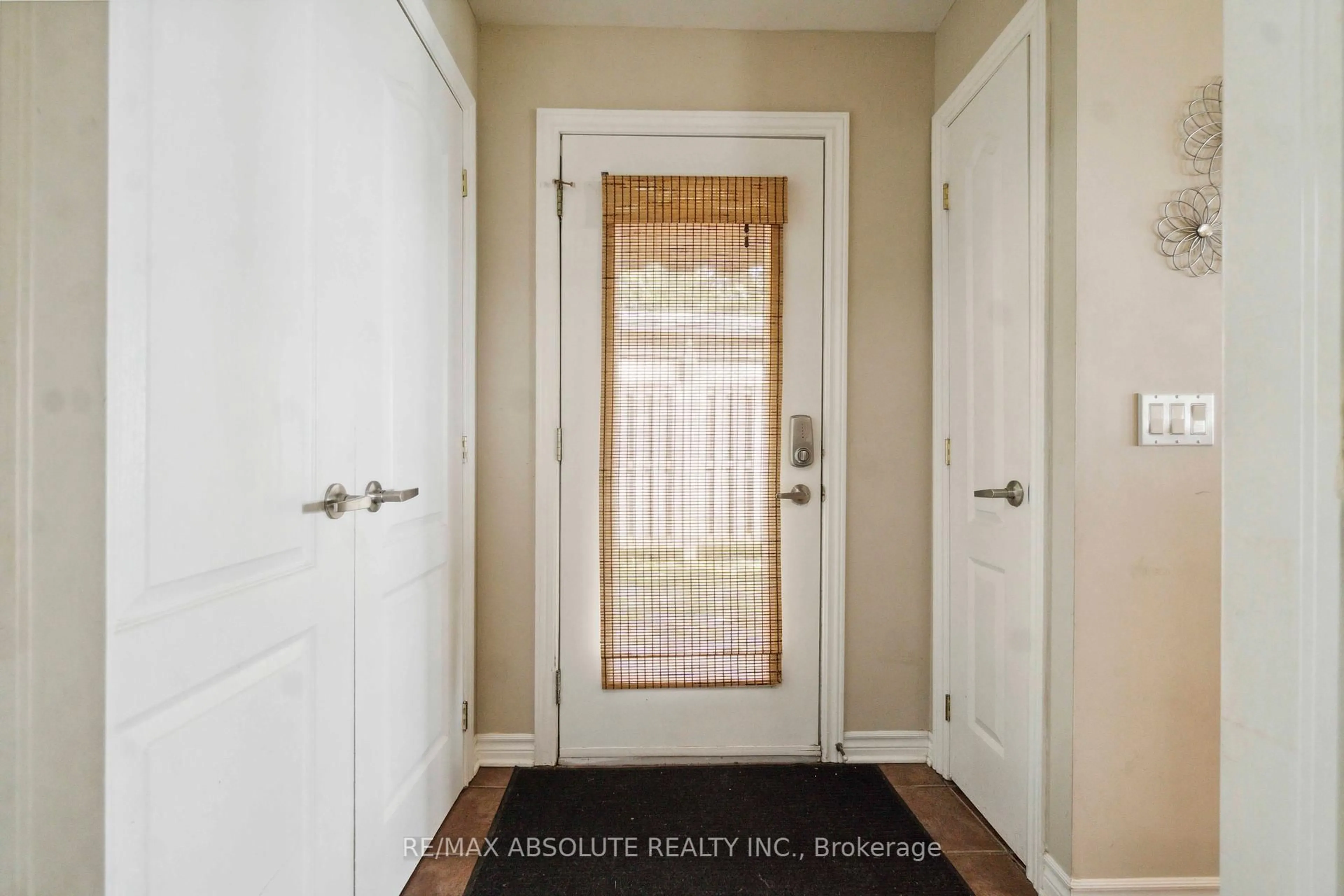 Indoor entryway for 6318 Willow Dr, South Glengarry Ontario K0C 1E0