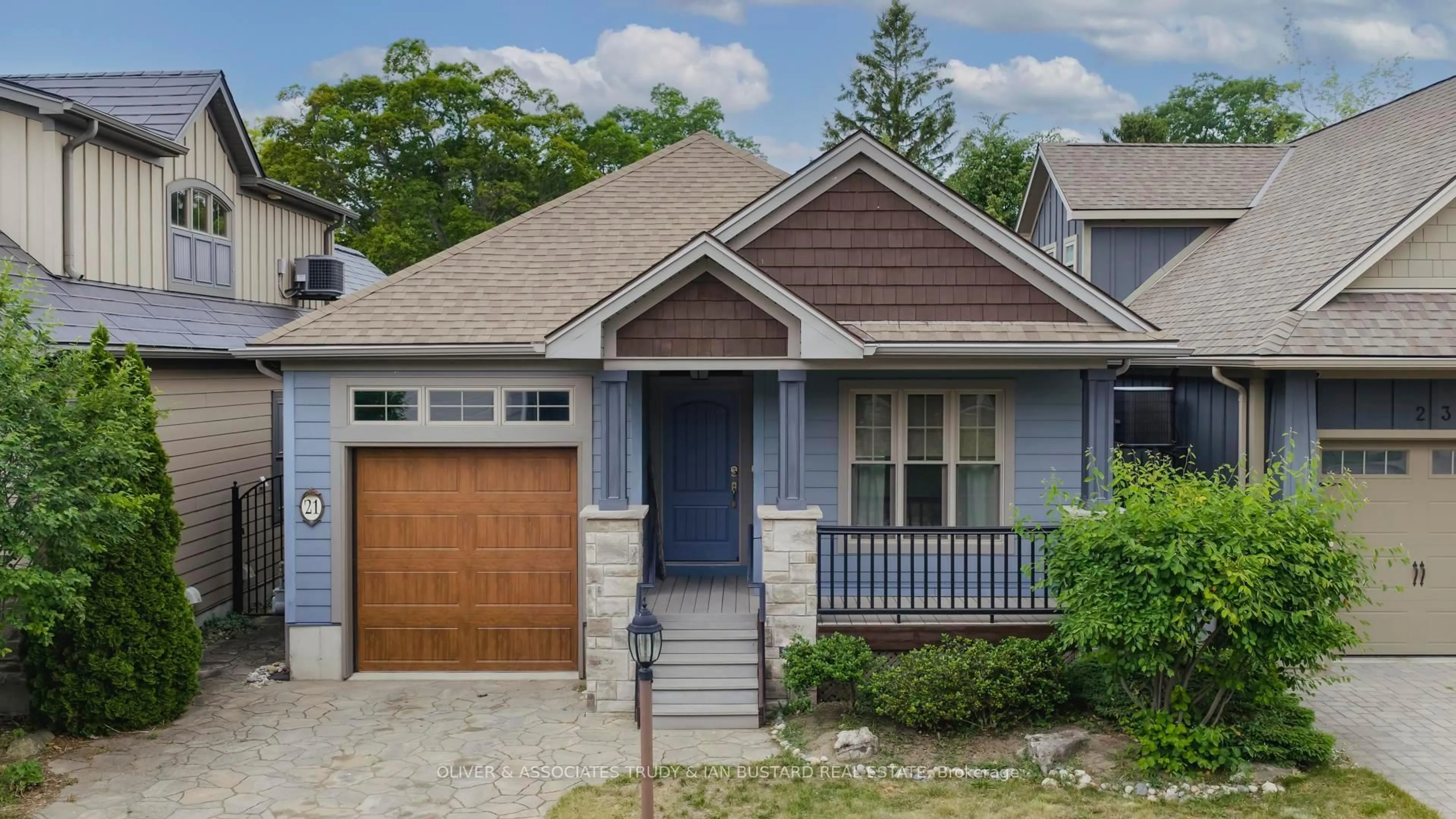 Home with vinyl exterior material, street for 21 Wondergrove Crt, Lambton Shores Ontario N0M 1T0