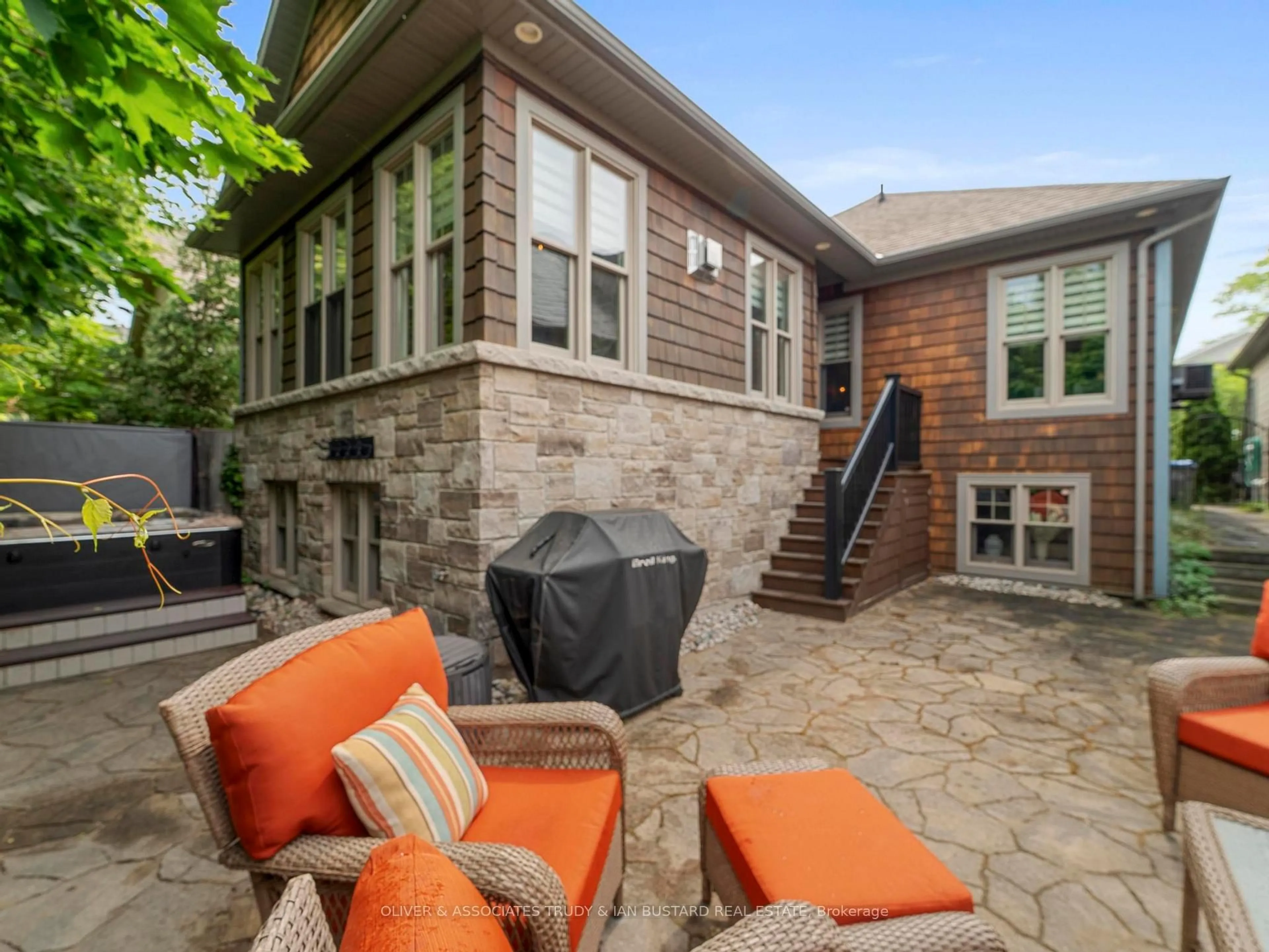 Patio, street for 21 Wondergrove Crt, Lambton Shores Ontario N0M 1T0