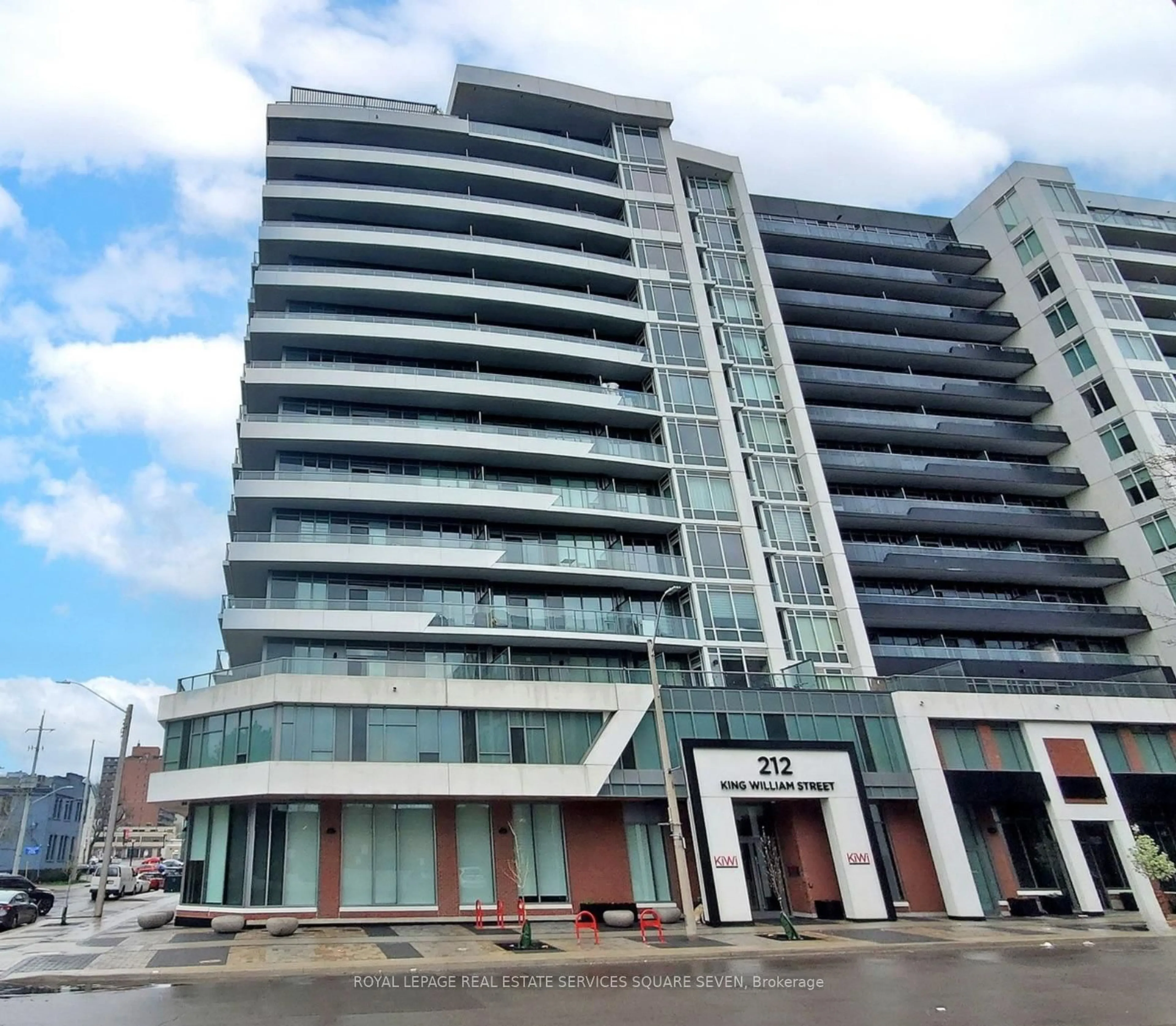 Indoor foyer for 212 King William St #1301, Hamilton Ontario L8R 0A7