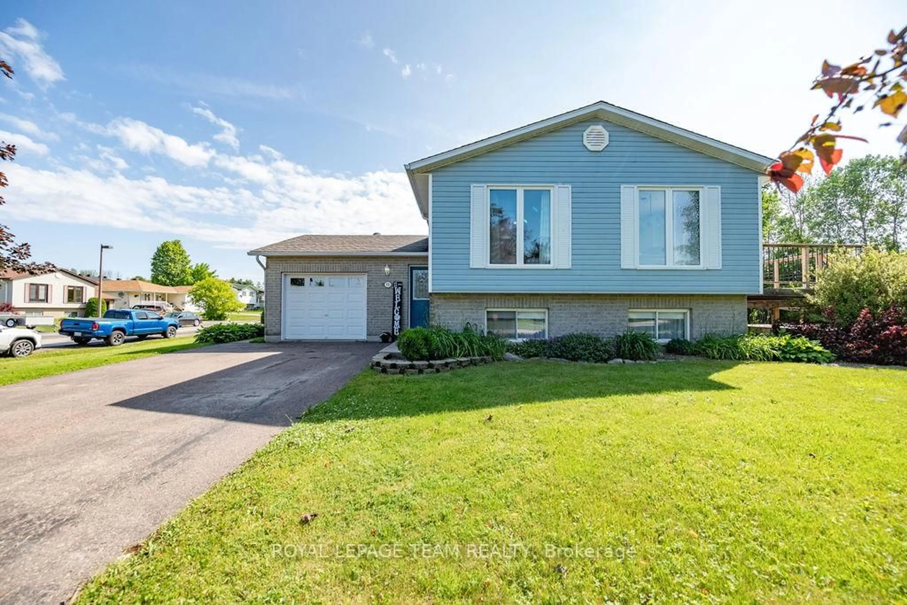 Home with vinyl exterior material, street for 11 Wren Dr, Cobden Ontario K0J 1K0