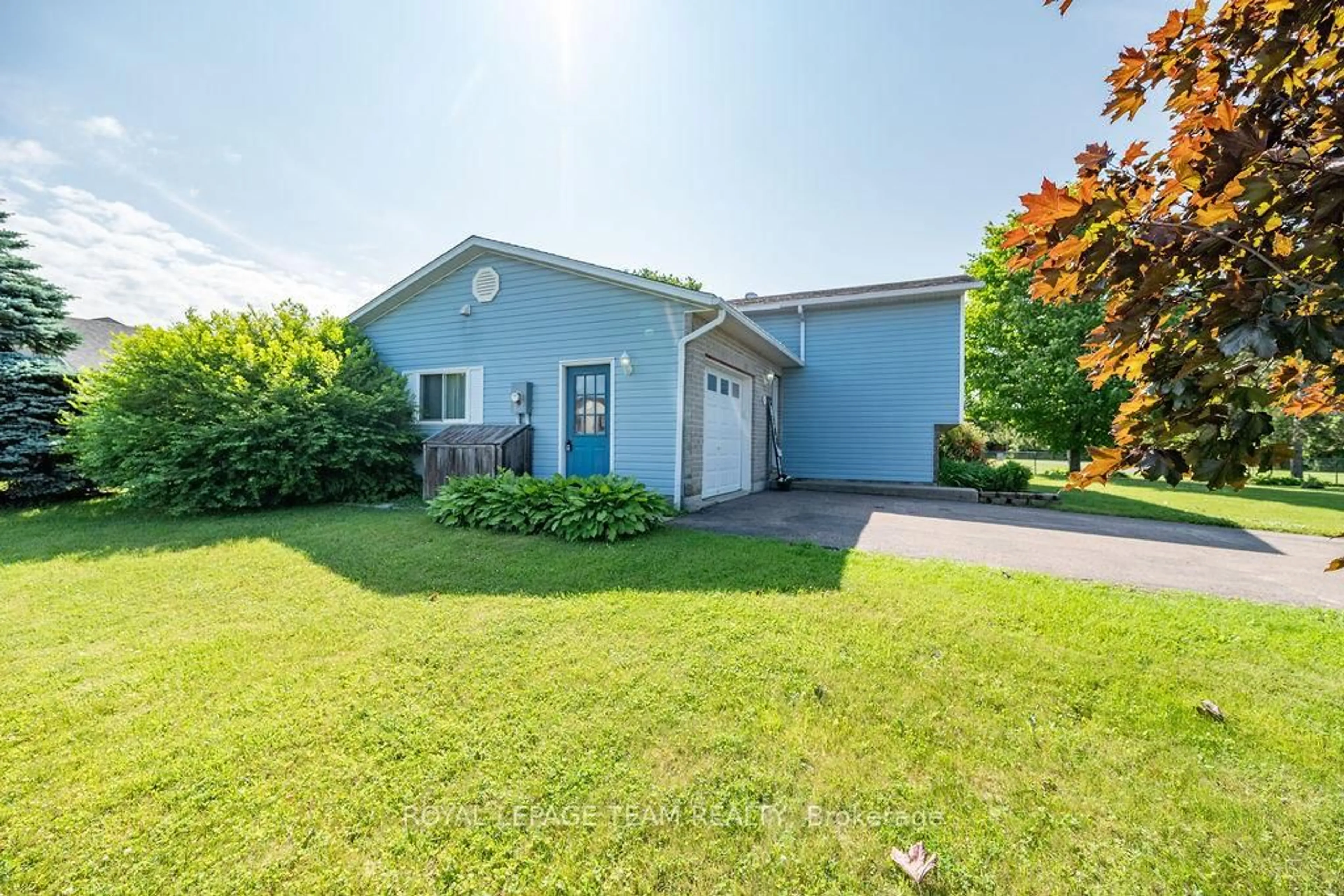 A pic from outside/outdoor area/front of a property/back of a property/a pic from drone, street for 11 Wren Dr, Cobden Ontario K0J 1K0