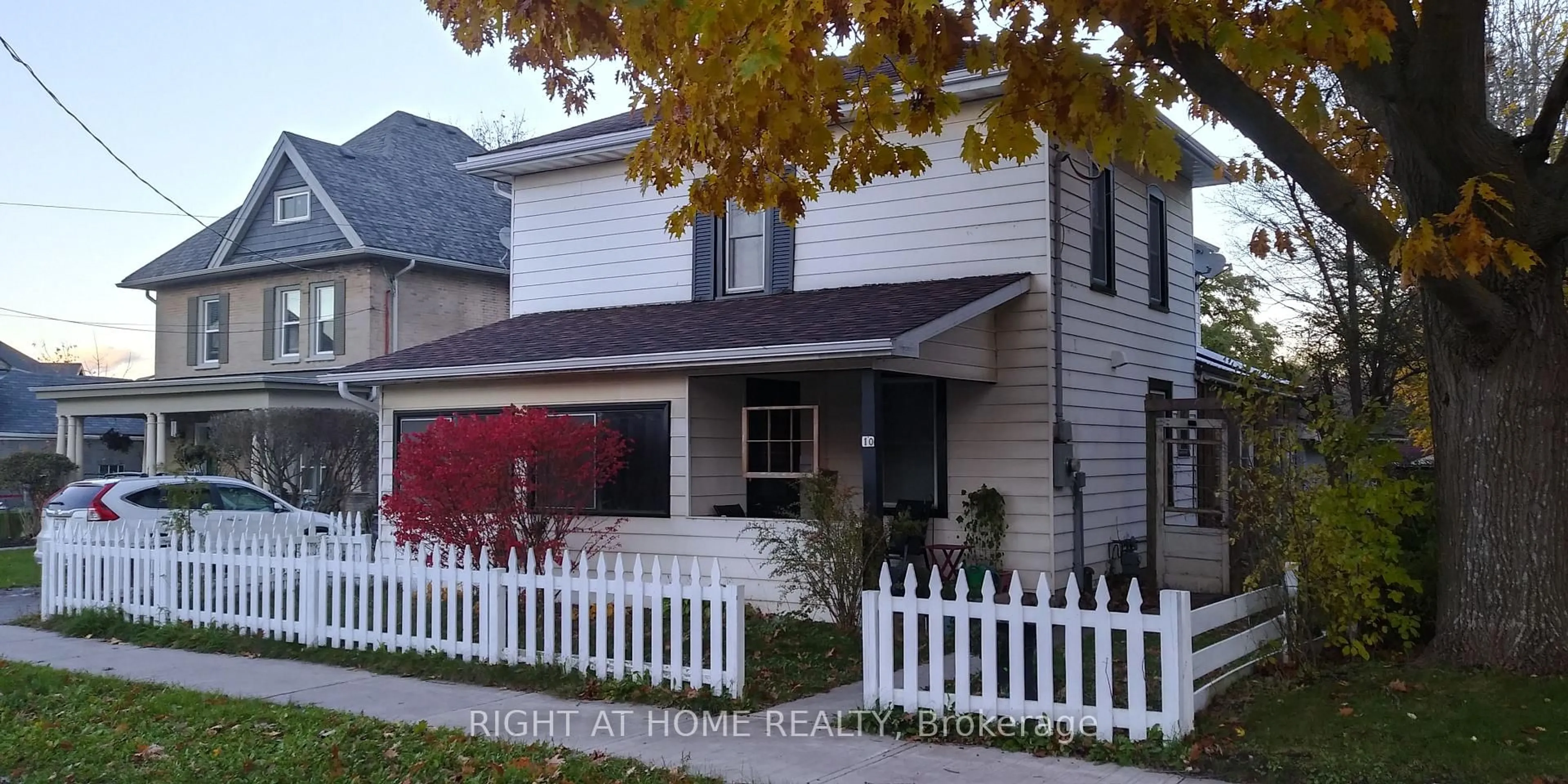 Home with vinyl exterior material, street for 10 Regent St, Selwyn Ontario K0L 2H0