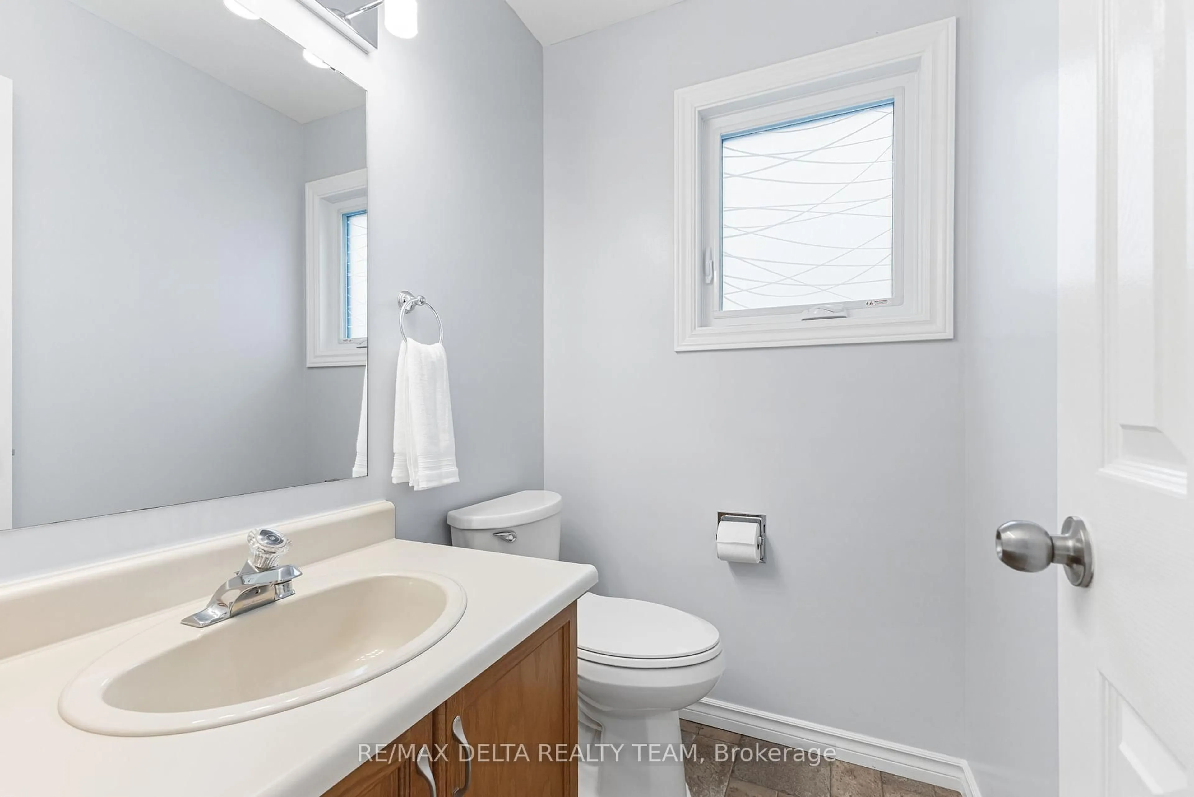 Standard bathroom, ceramic/tile floor for 1677 Des Perdrix Cres, Orleans Ontario K1C 5E2
