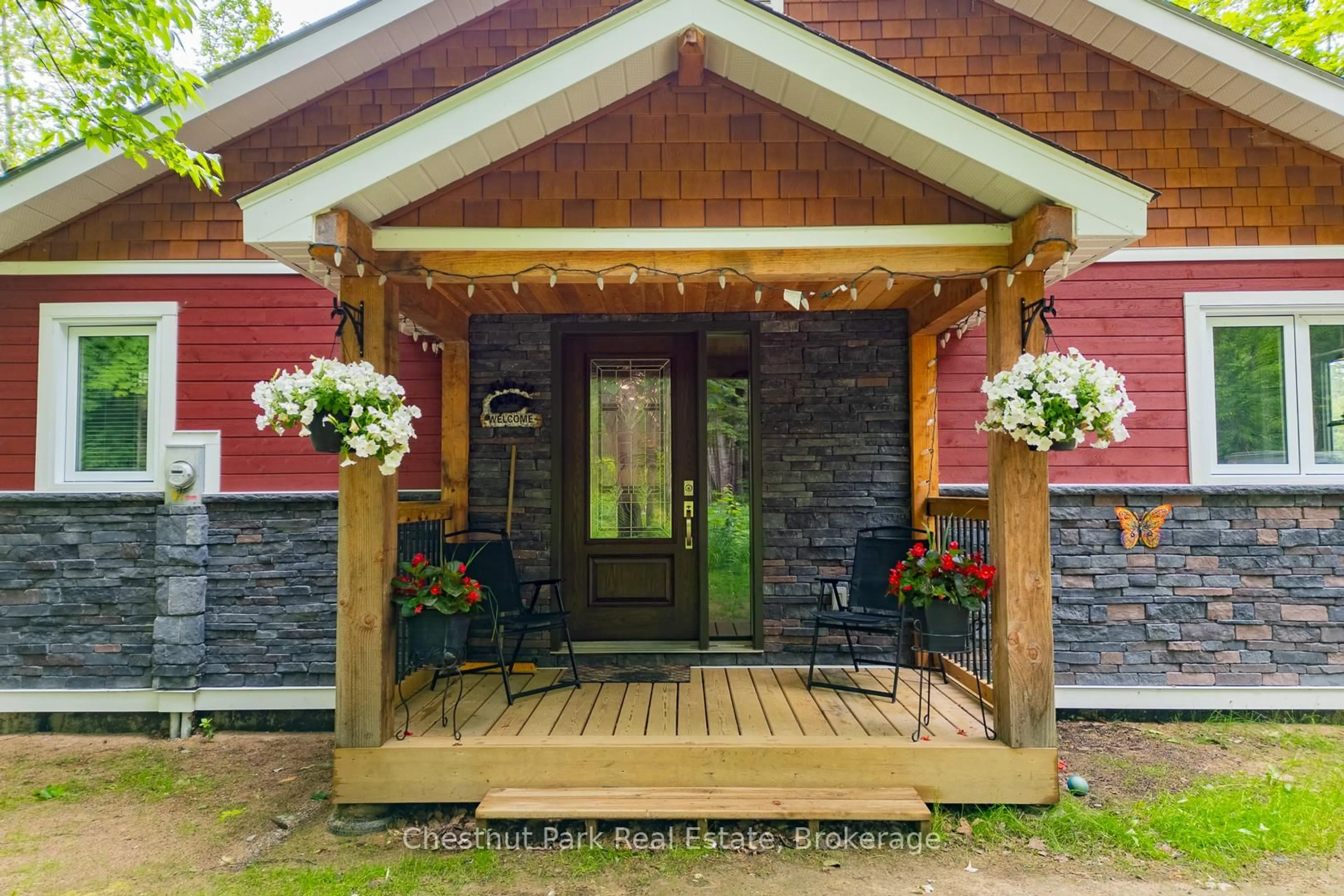 Indoor entryway for 1037 Skeleton Lake 3 Rd, Muskoka Lakes Ontario P0B 1M0