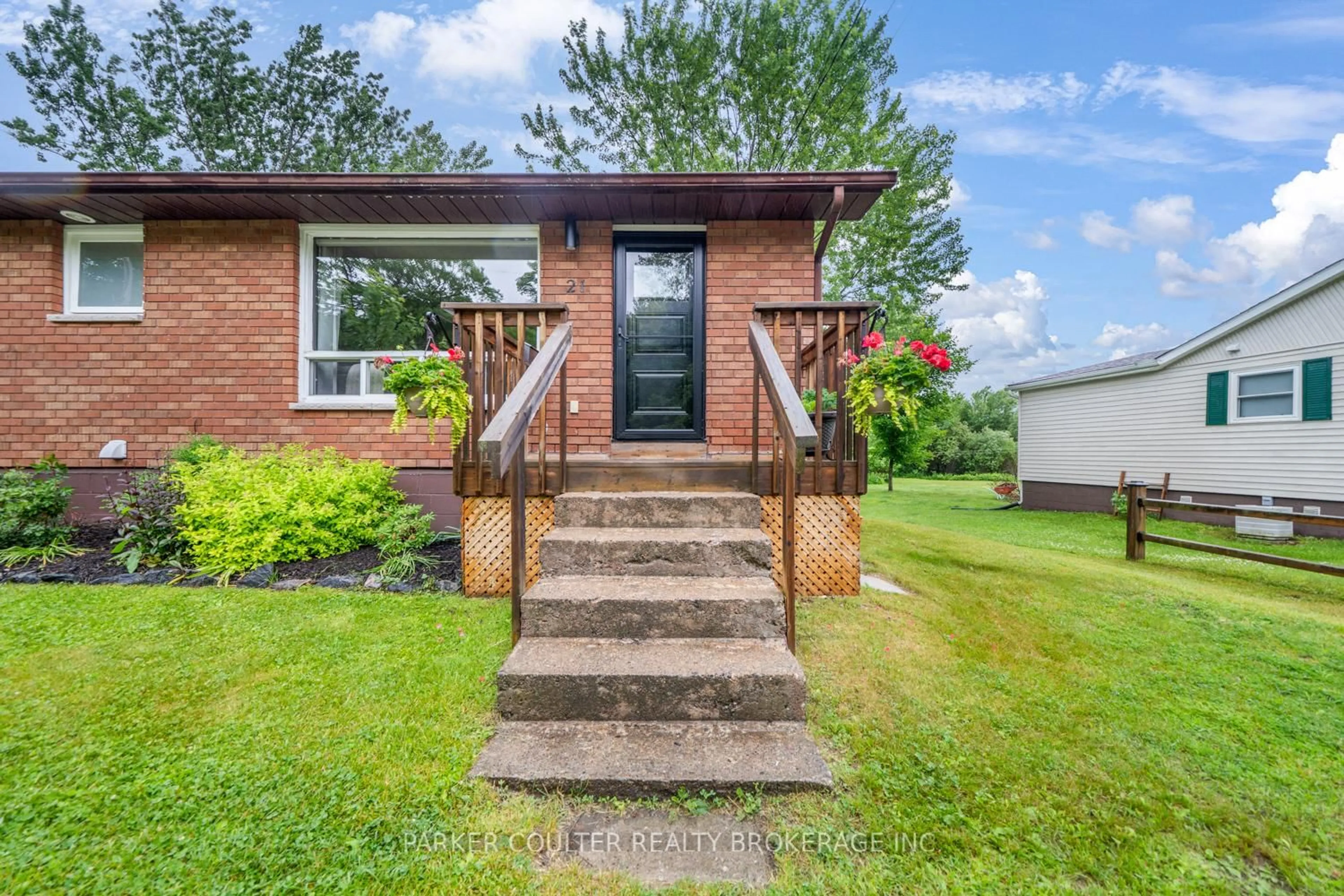 Home with brick exterior material, street for 21 Louisa St, Parry Sound Ontario P2A 2V3