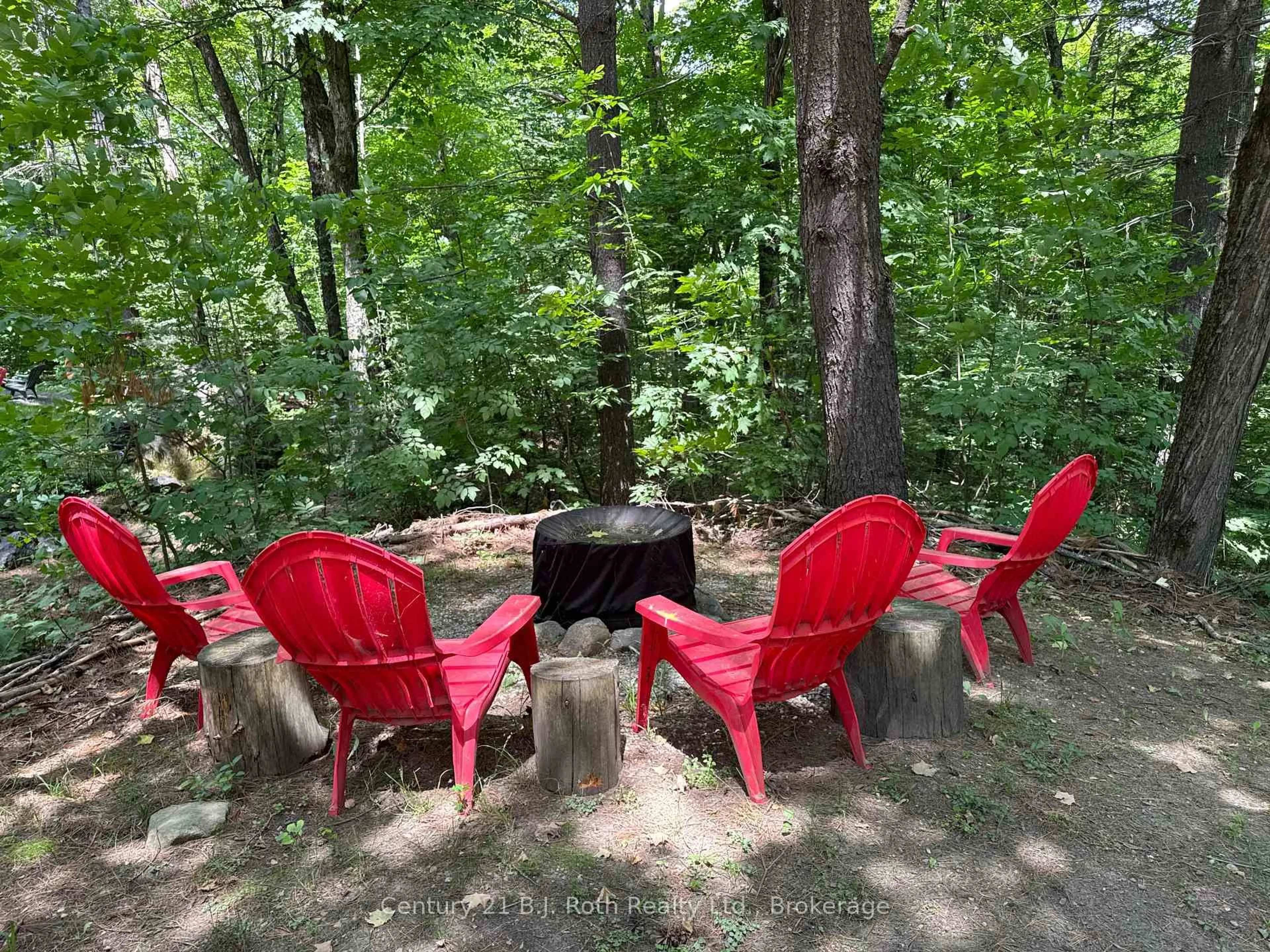 Patio, forest/trees view for 767 Poplar Cres, Bracebridge Ontario P1L 1W9