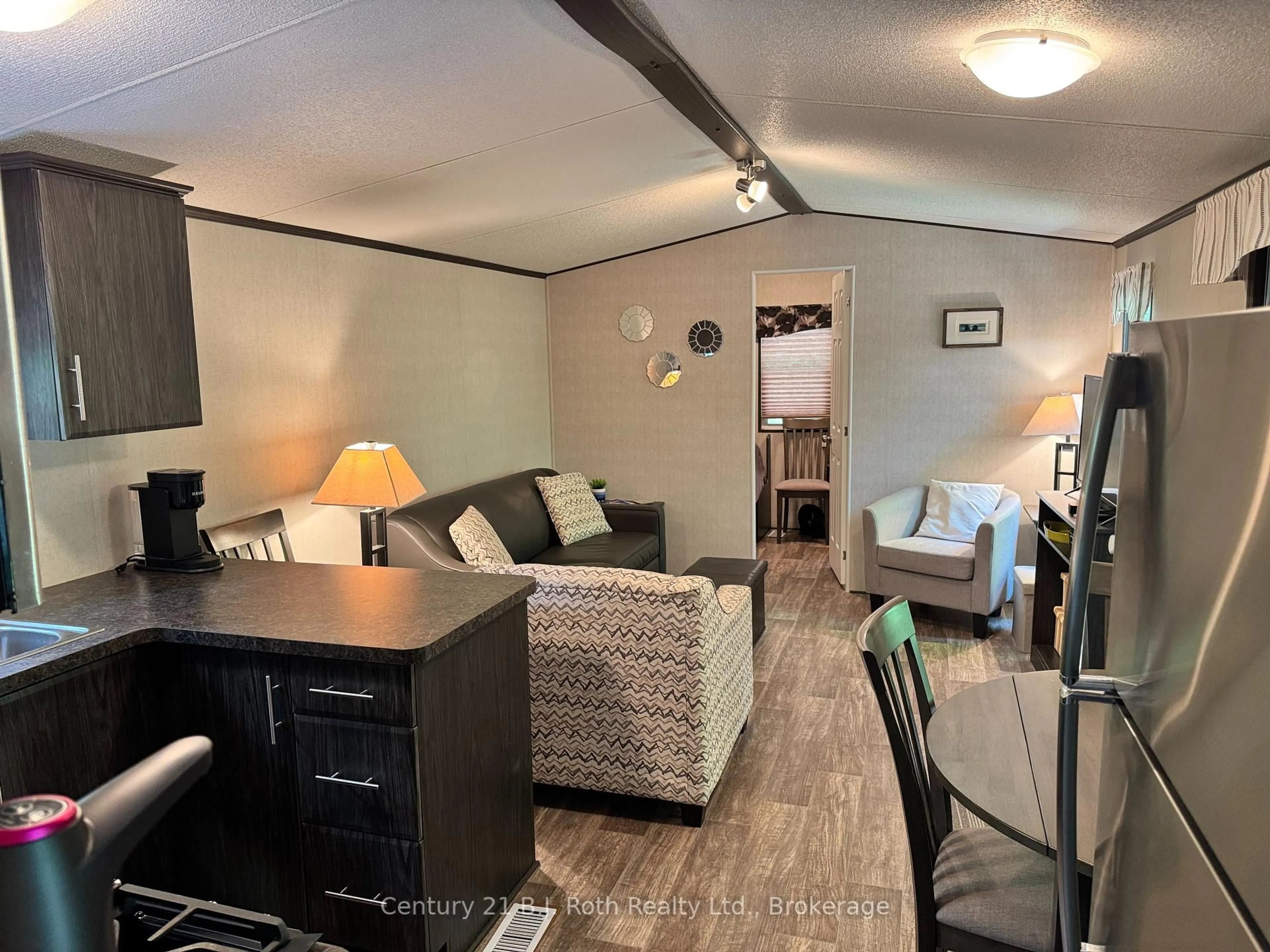 Living room with furniture, wood/laminate floor for 767 Poplar Cres, Bracebridge Ontario P1L 1W9