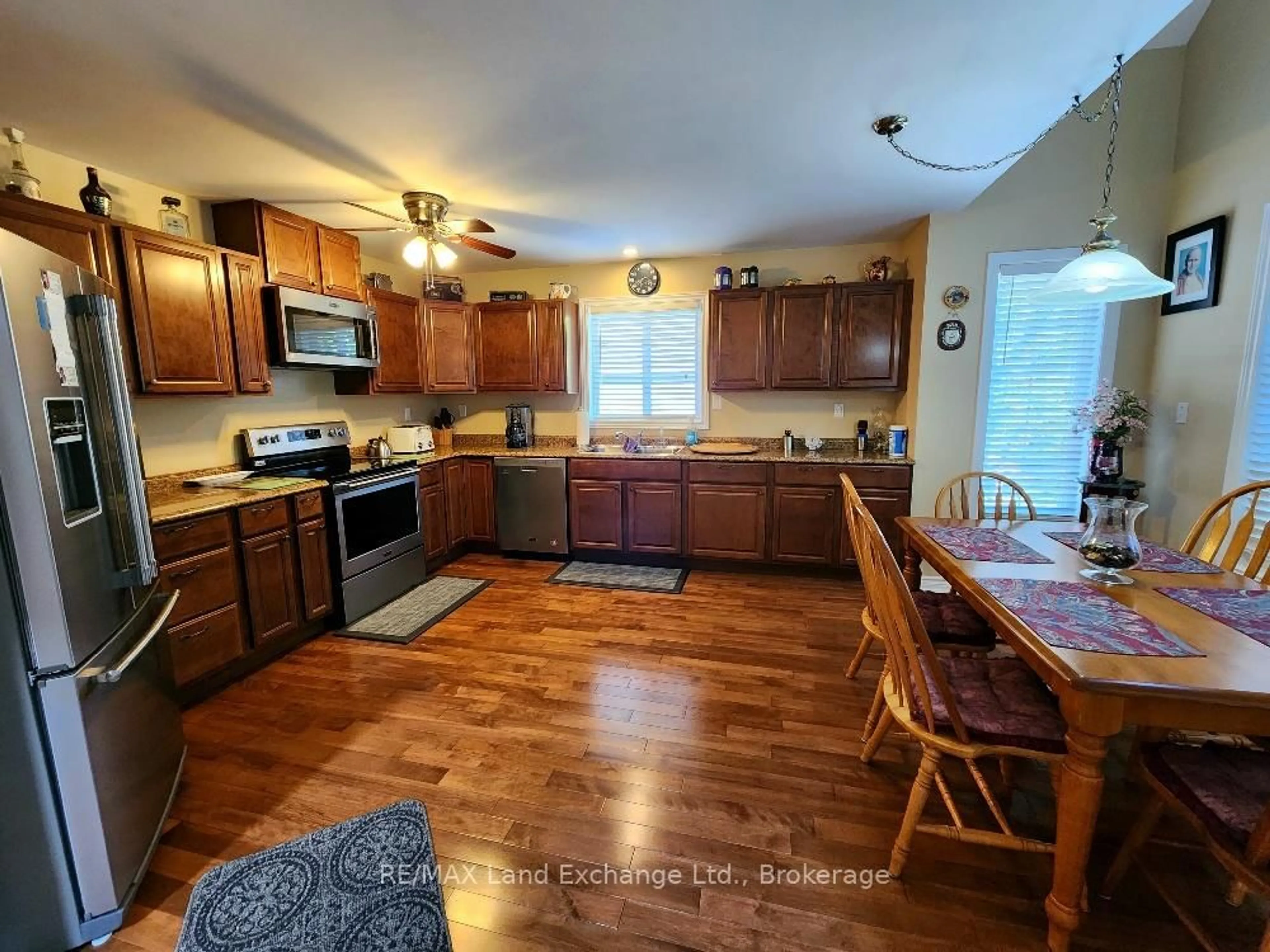 Open concept kitchen, unknown for 207 Birch Cres, Huron-Kinloss Ontario N0G 2R0
