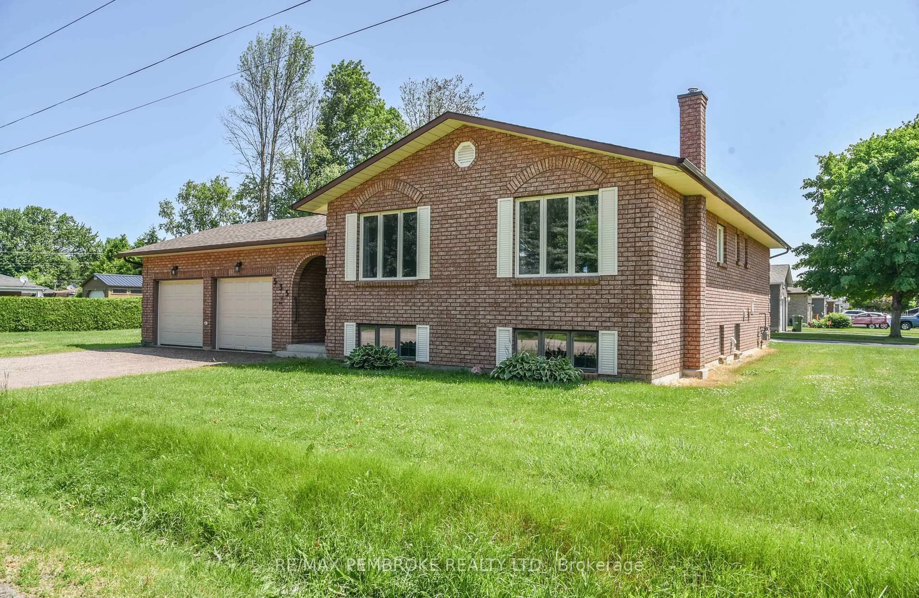 Home with brick exterior material, street for 535 Fraser St, Pembroke Ontario K8A 1Z2