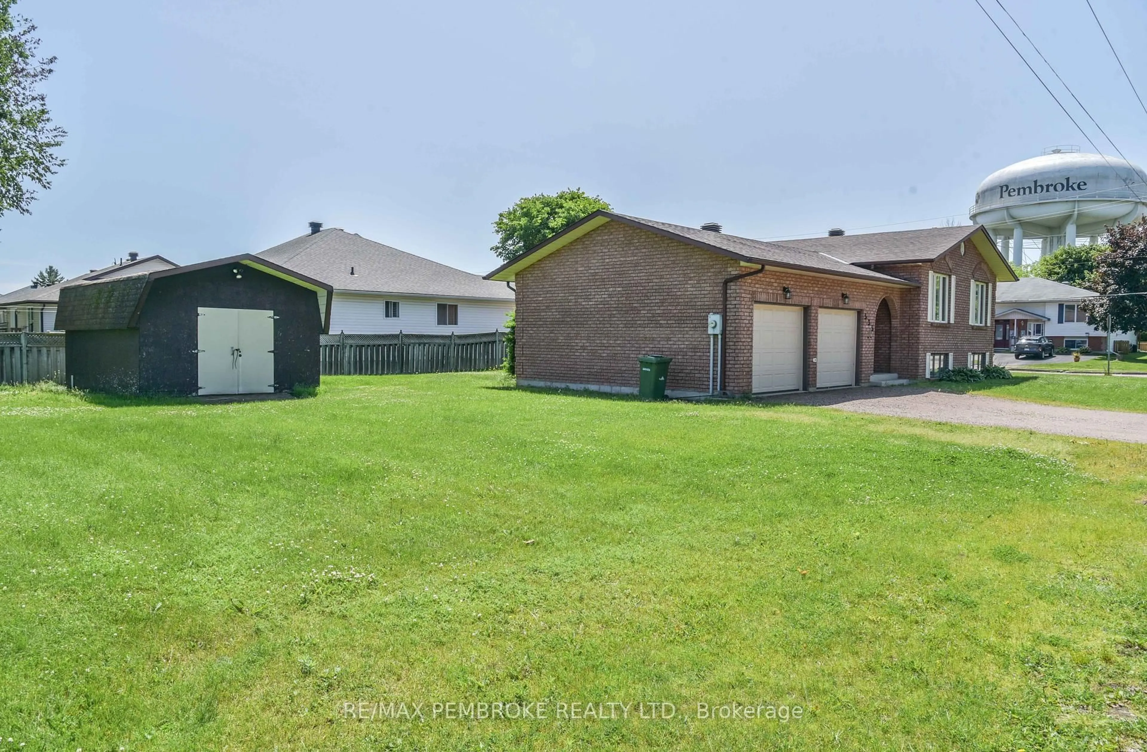A pic from outside/outdoor area/front of a property/back of a property/a pic from drone, unknown for 535 Fraser St, Pembroke Ontario K8A 1Z2