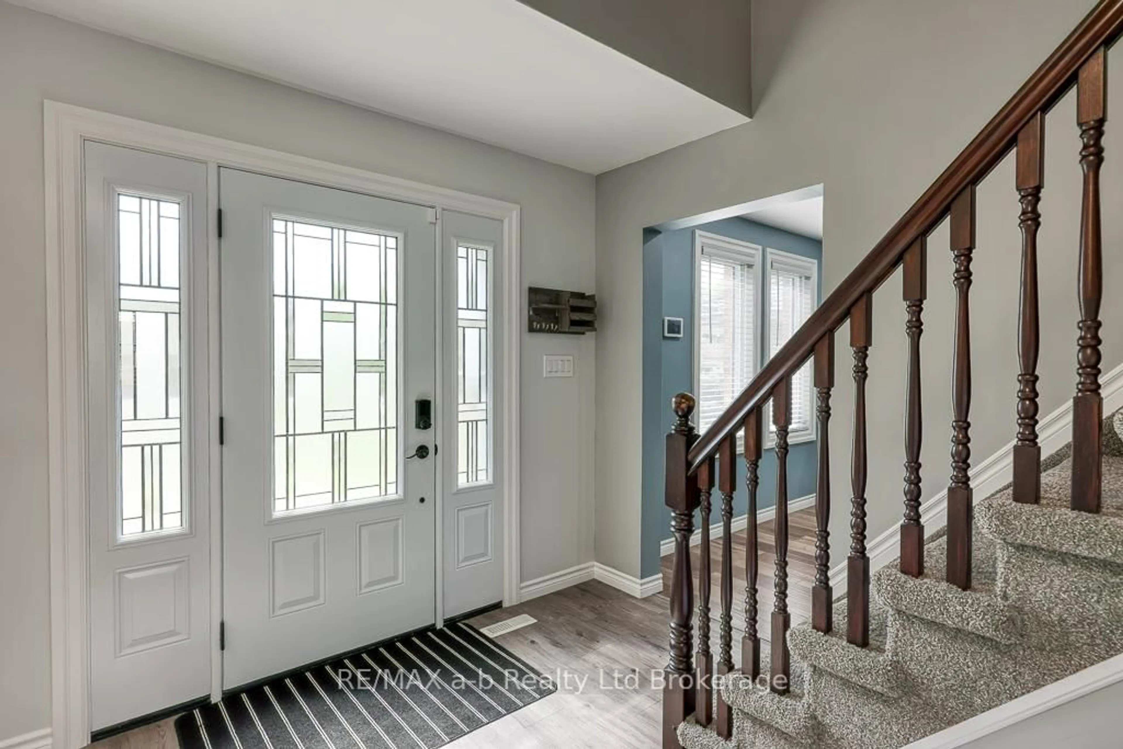 Indoor entryway for 346 Riverview Dr, Strathroy-Caradoc Ontario N7G 4B7