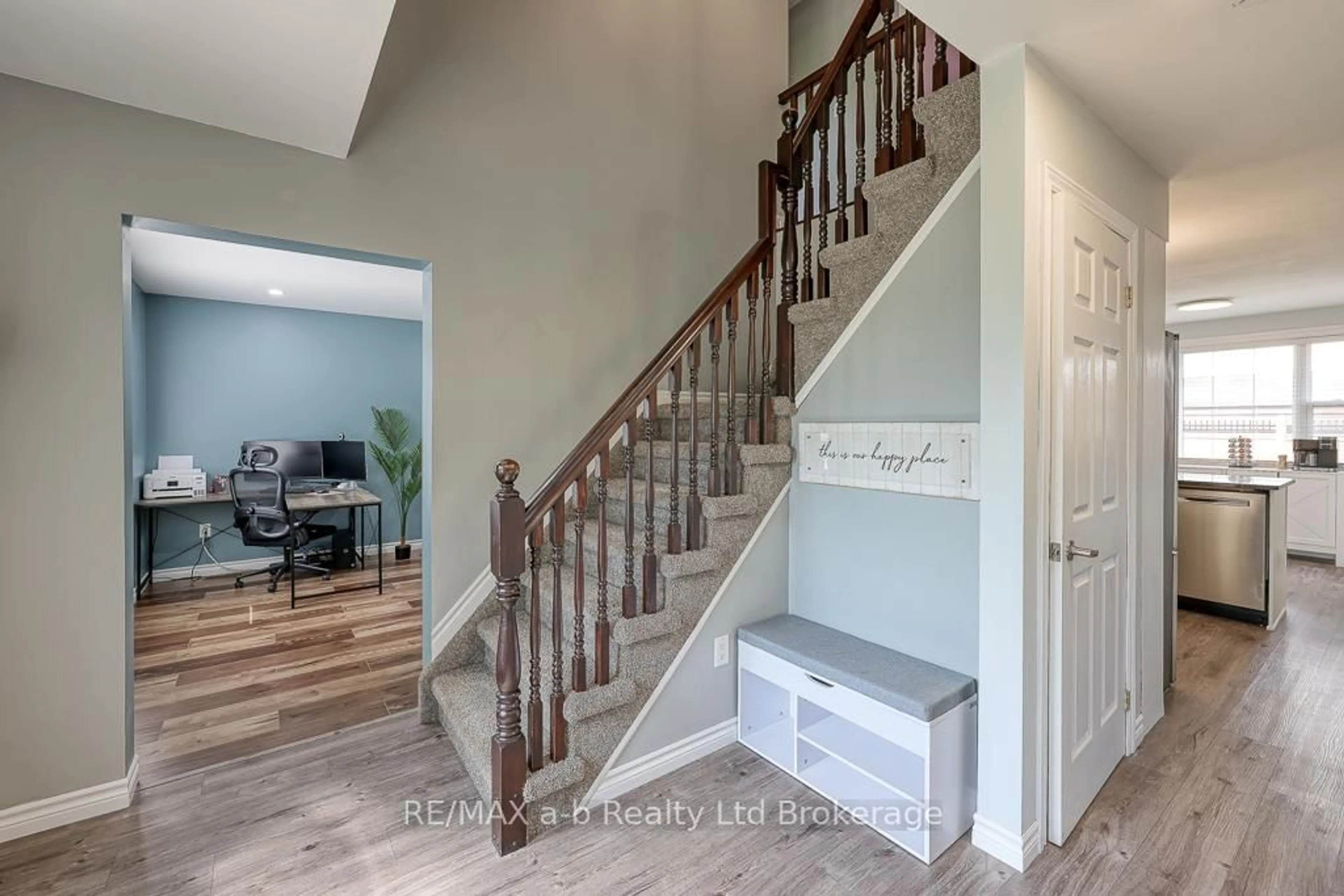 Indoor entryway for 346 Riverview Dr, Strathroy-Caradoc Ontario N7G 4B7