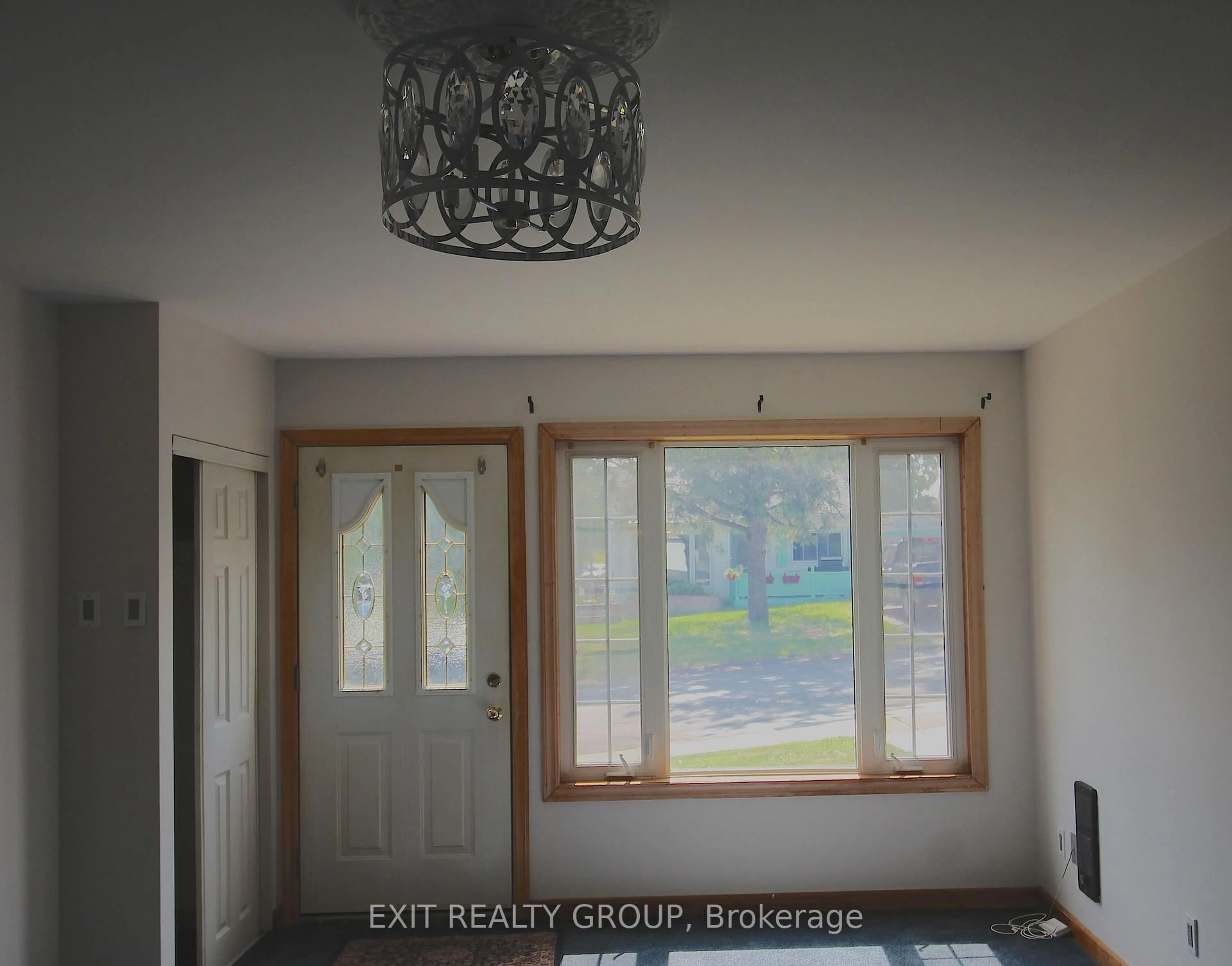 Indoor entryway for 57 Prince of Wales Dr, Belleville Ontario K8P 2T6