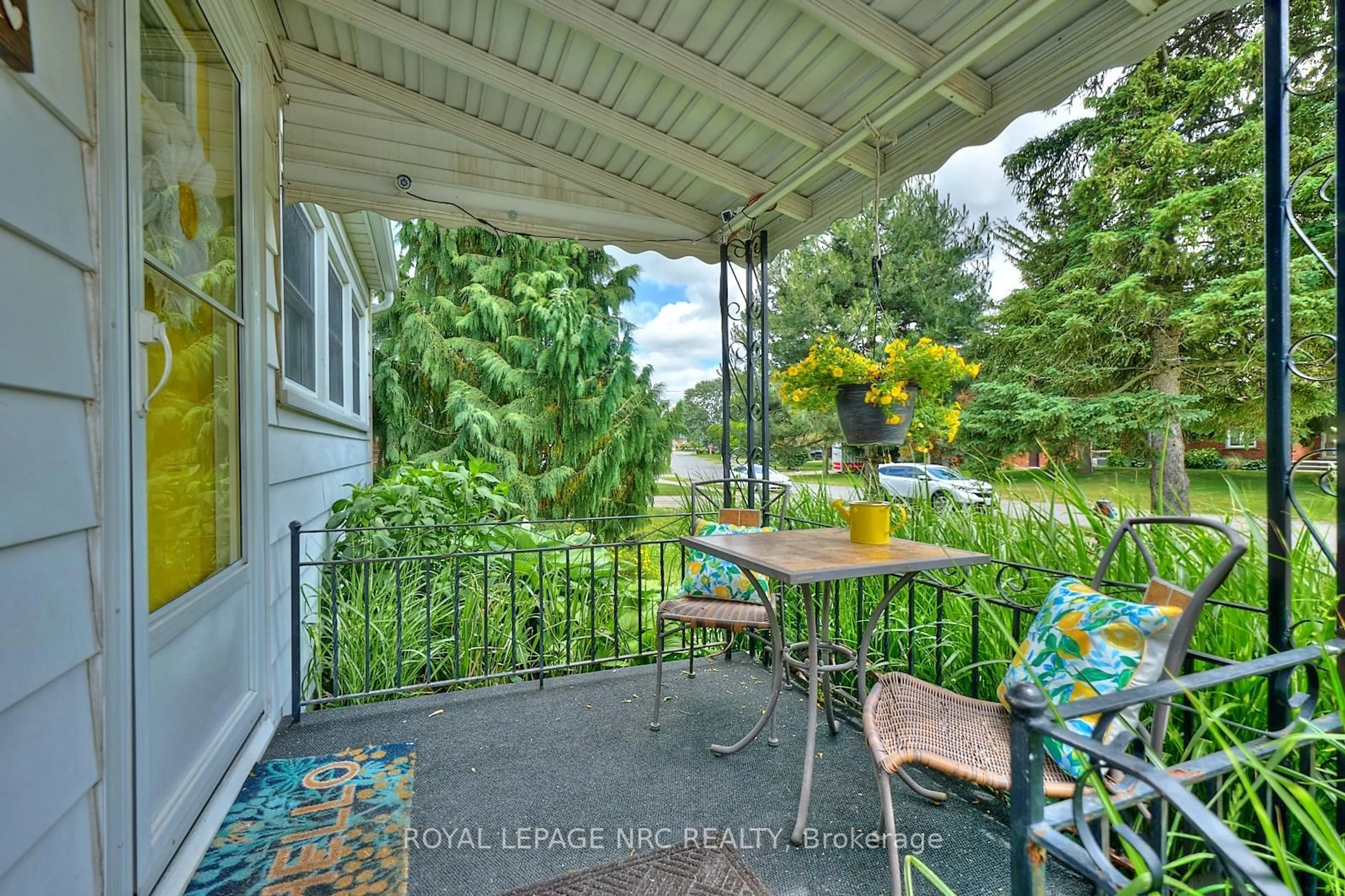 Patio, water/lake/river/ocean view for 7871 RYSDALE St, Niagara Falls Ontario L2H 1G5