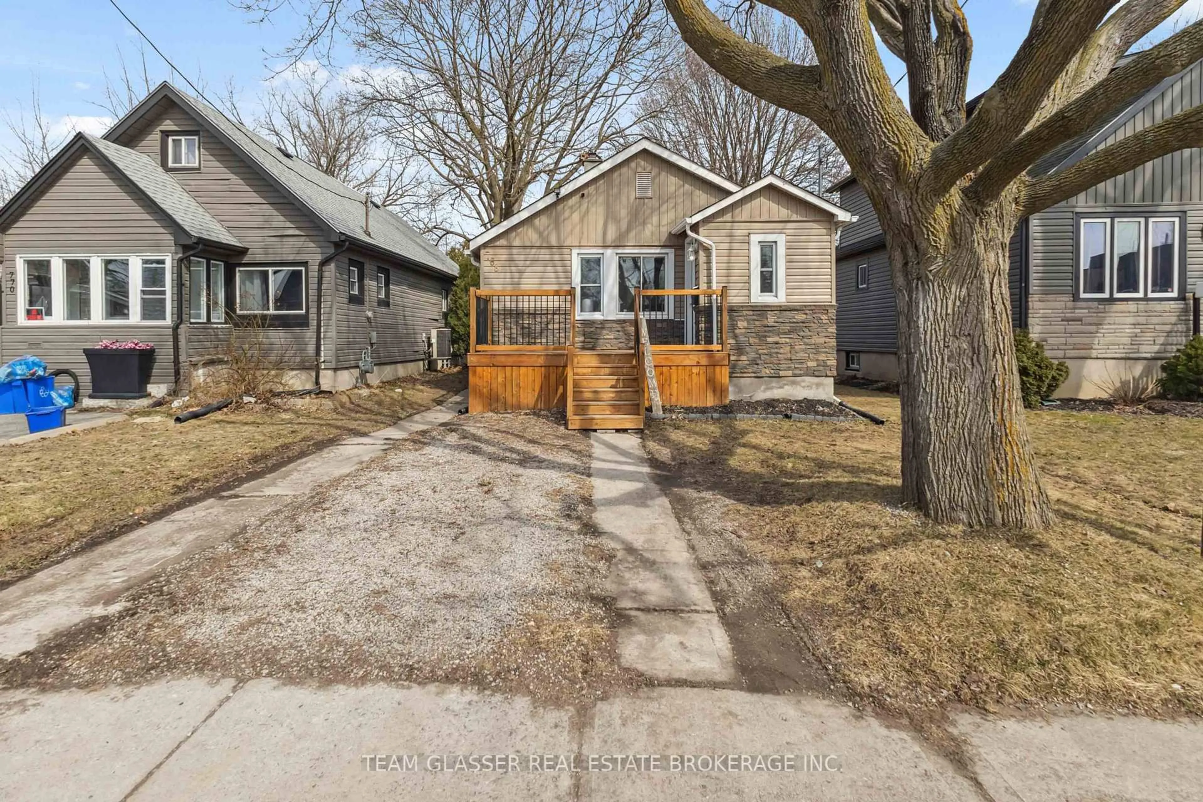 A pic from outside/outdoor area/front of a property/back of a property/a pic from drone, street for 768 GLASGOW St, London East Ontario N5Y 1V9