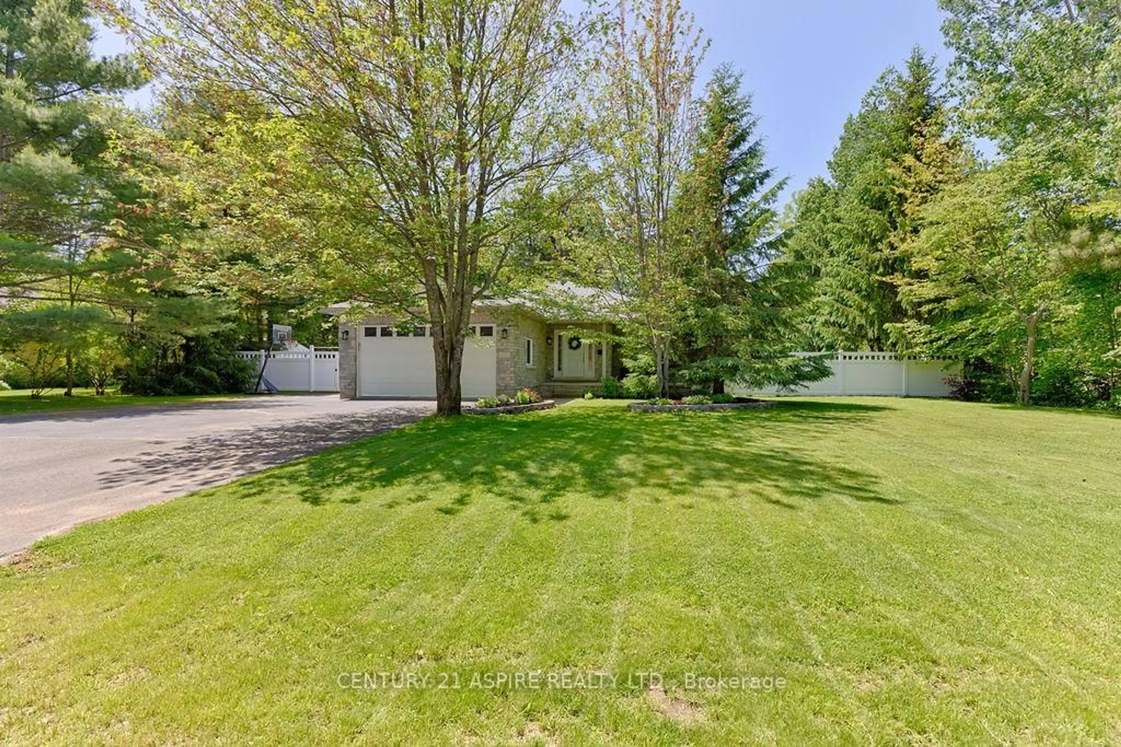 A pic from outside/outdoor area/front of a property/back of a property/a pic from drone, street for 75 Laurentian Dr, Petawawa Ontario K8H 2M4