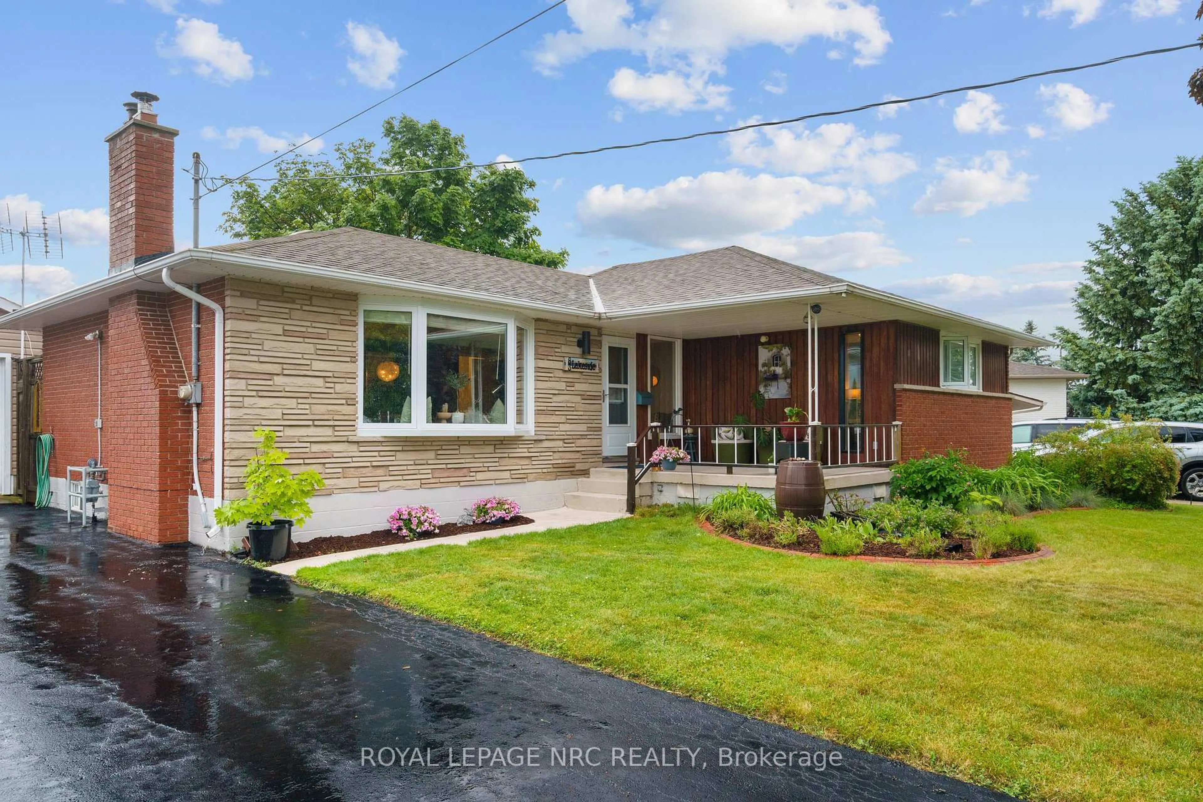 Home with brick exterior material, street for 83 Lakeside Dr, Grimsby Ontario L3M 2L4
