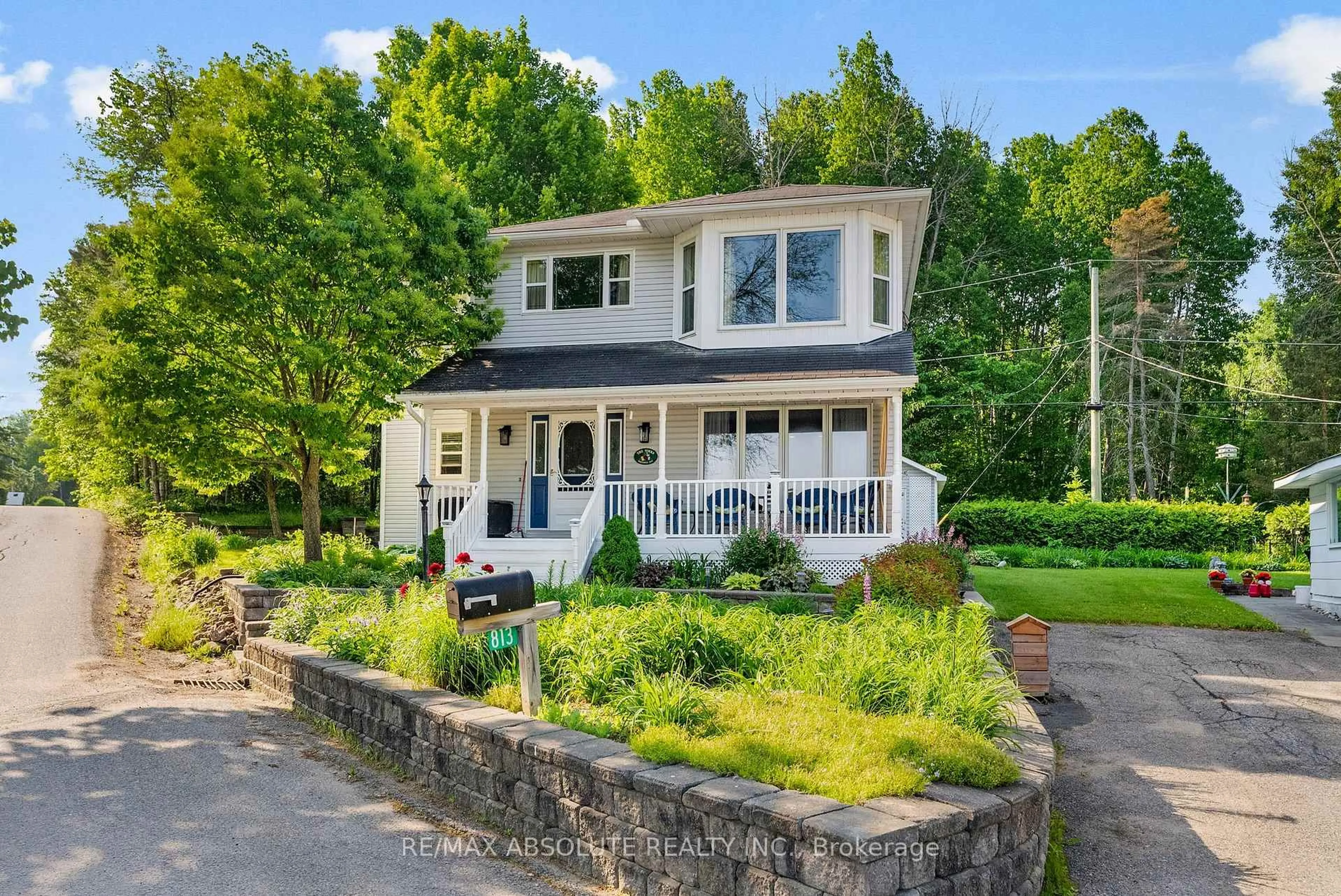 Home with vinyl exterior material, street for 813 Archibald St, Braeside Ontario K0A 1G0