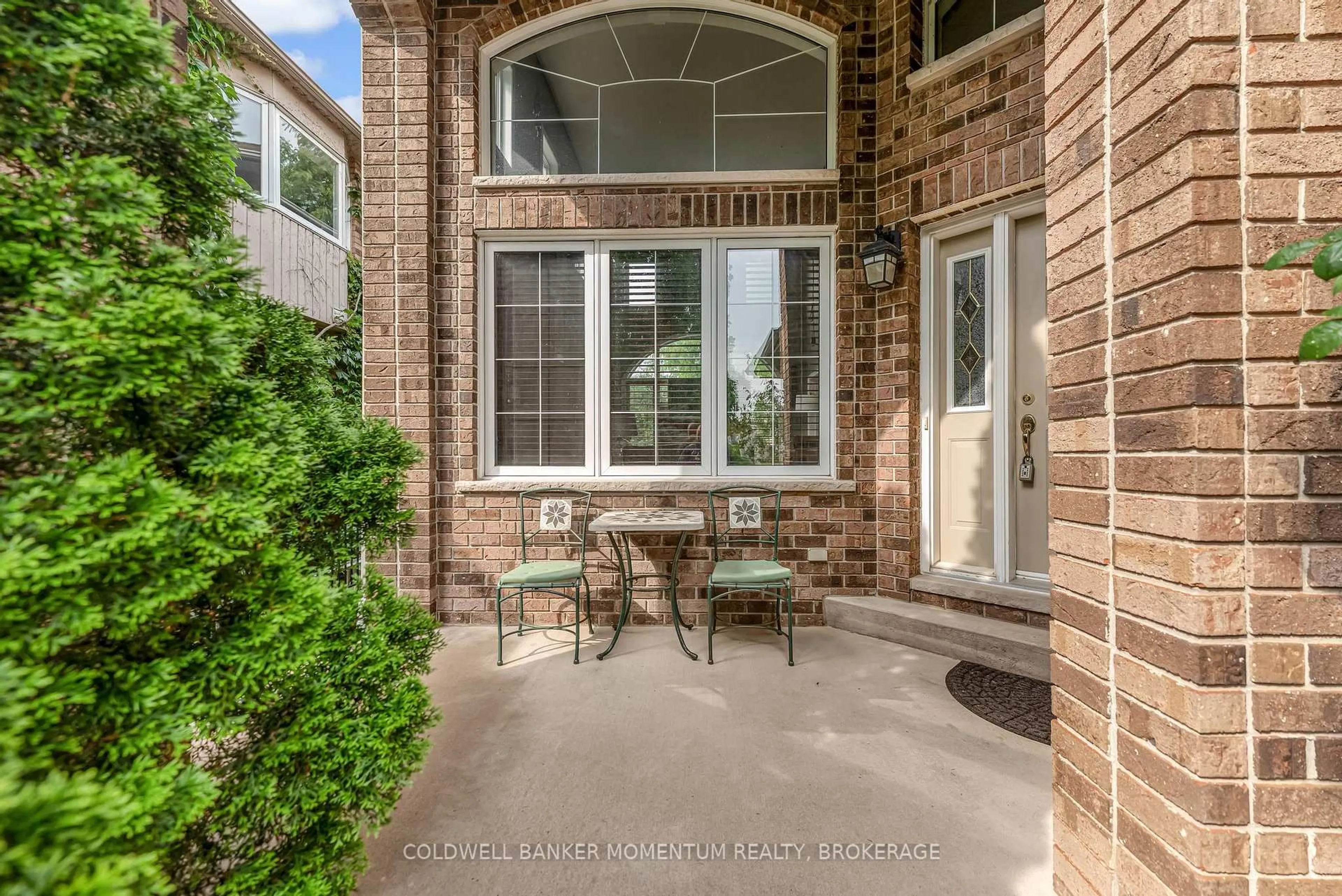 Patio, street for 163 Crysler Cres, Thorold Ontario L2V 5A3