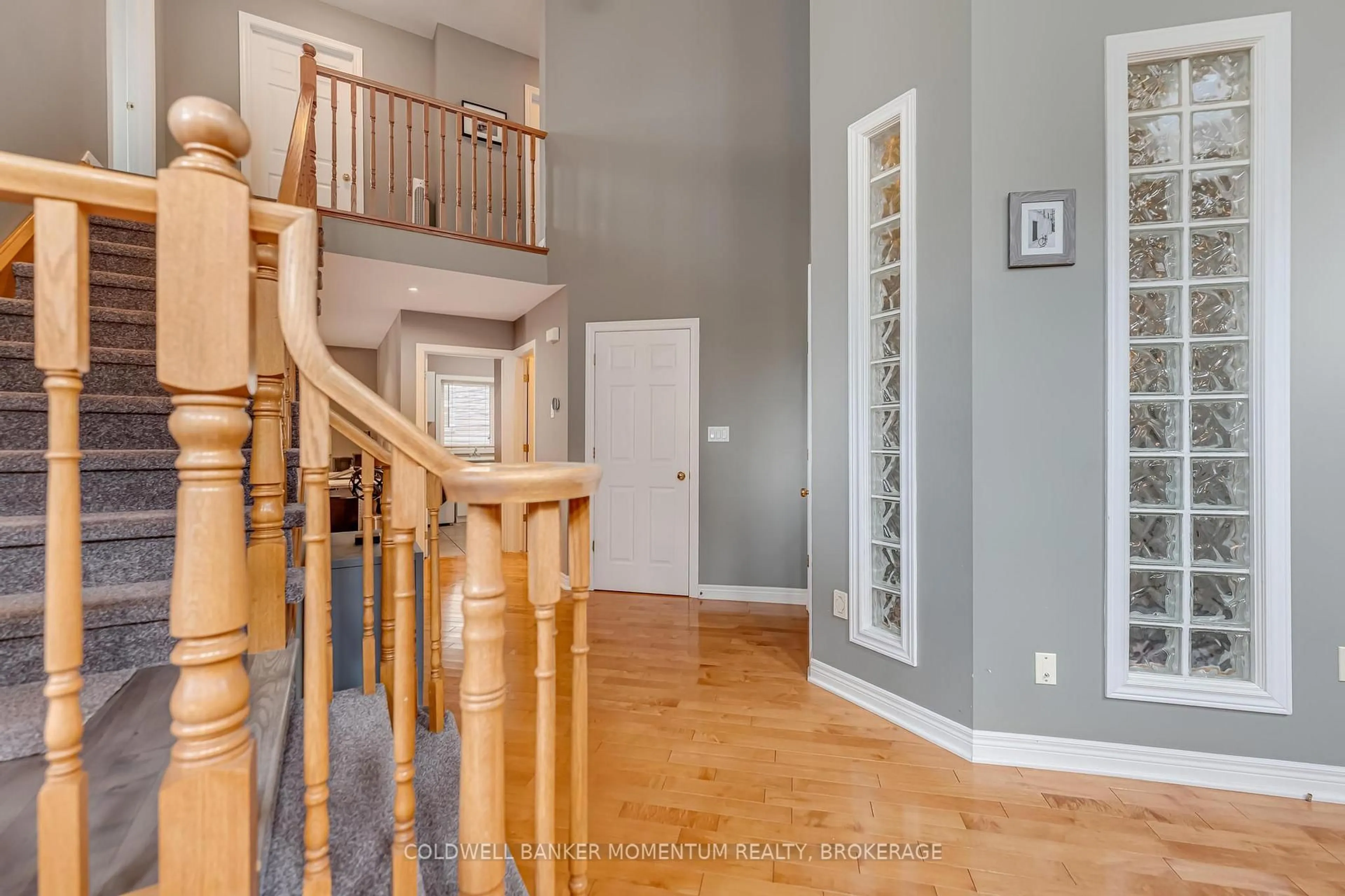 Indoor entryway for 163 Crysler Cres, Thorold Ontario L2V 5A3