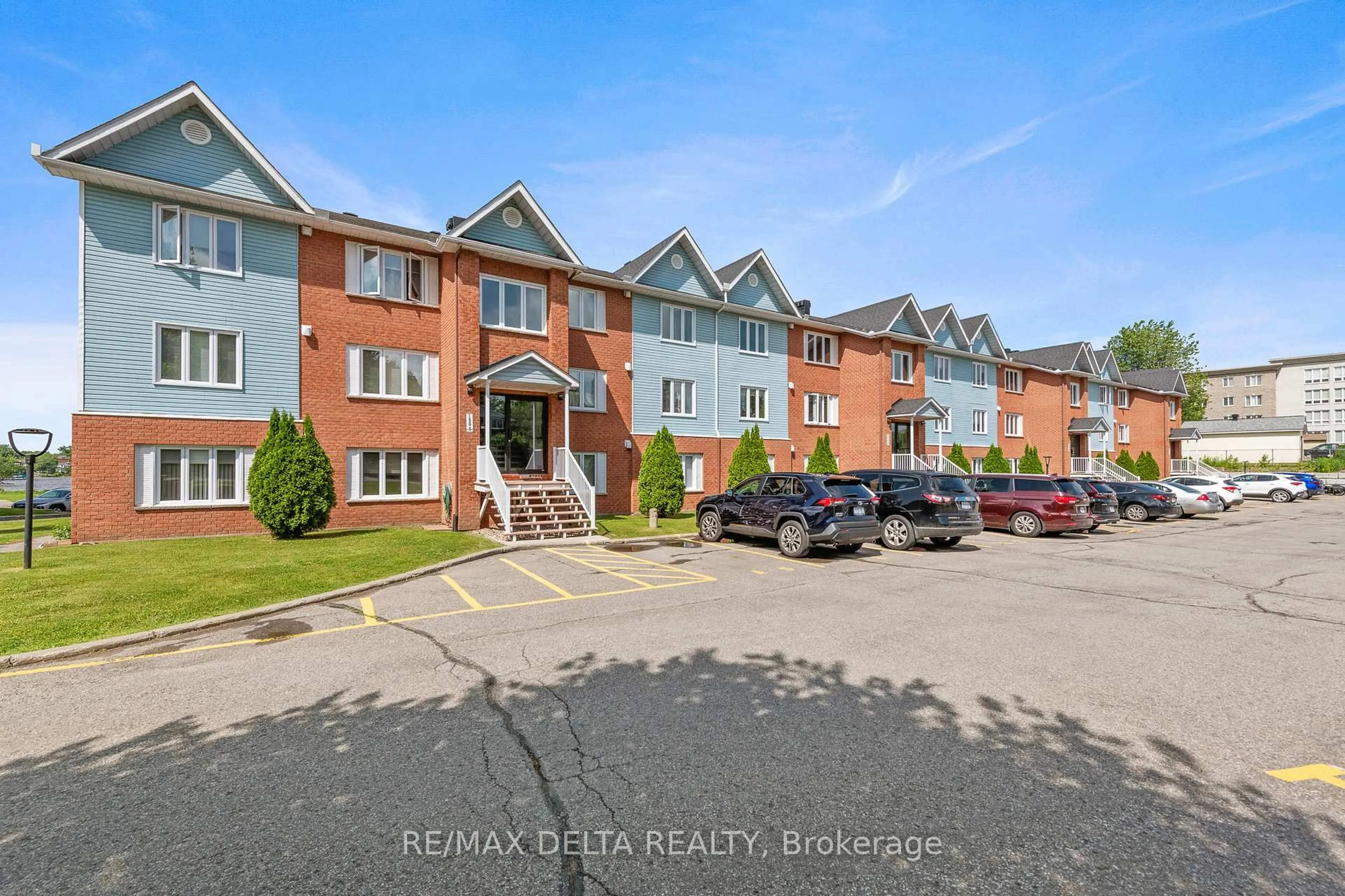 A pic from outside/outdoor area/front of a property/back of a property/a pic from drone, street for 160 Edwards St #2B, Clarence-Rockland Ontario K4K 1H9