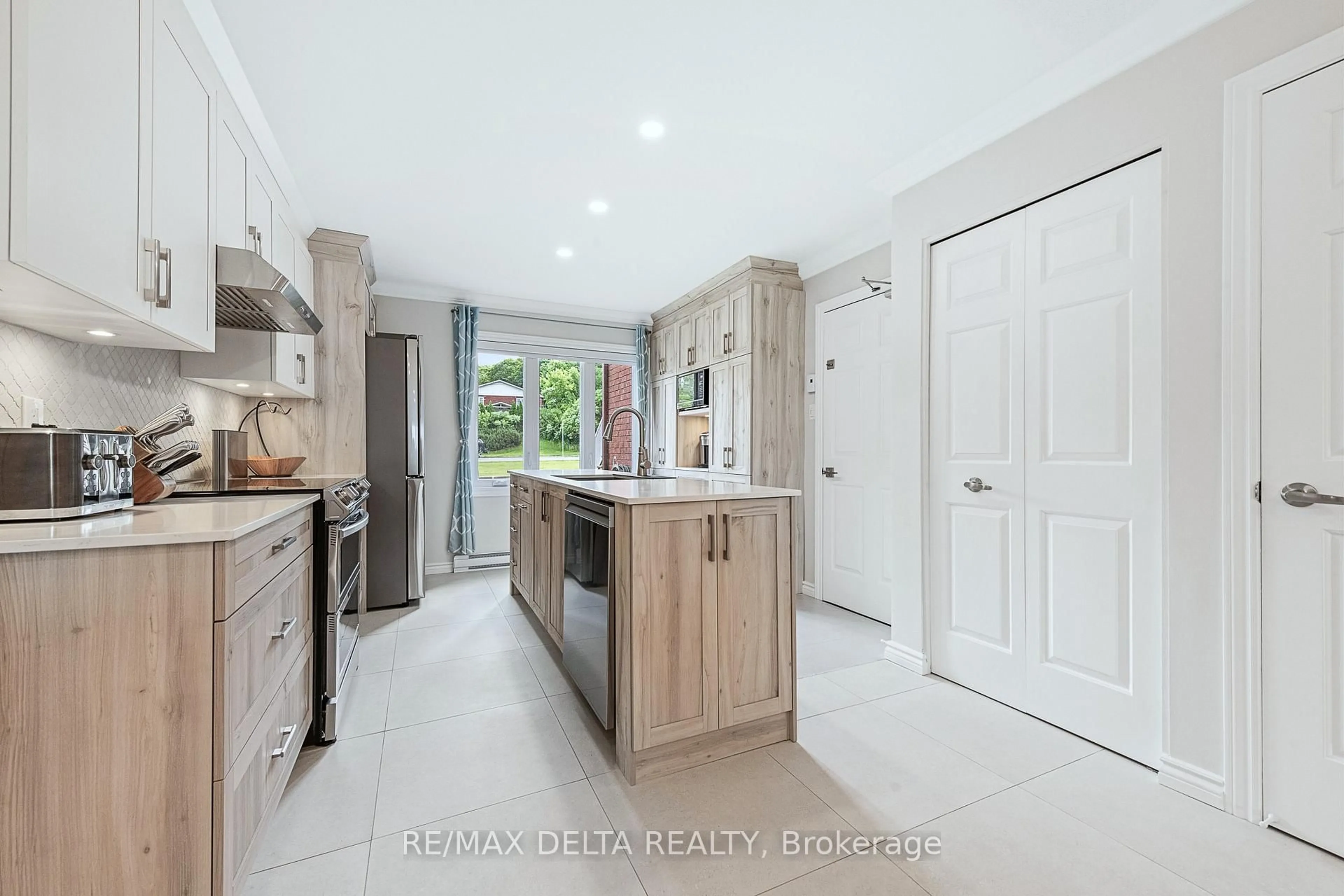 Open concept kitchen, ceramic/tile floor for 160 Edwards St #2B, Clarence-Rockland Ontario K4K 1H9