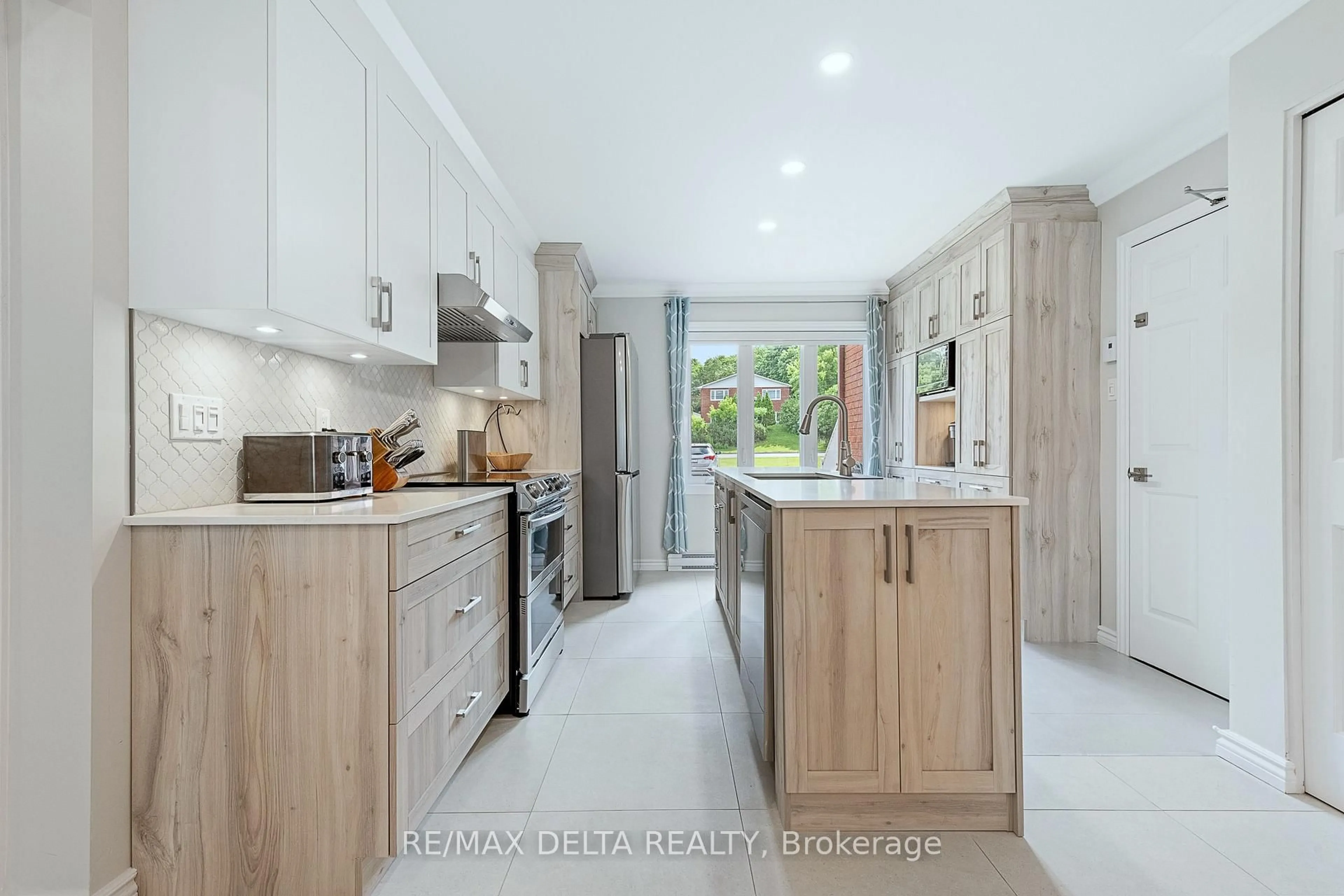 Contemporary kitchen, ceramic/tile floor for 160 Edwards St #2B, Clarence-Rockland Ontario K4K 1H9