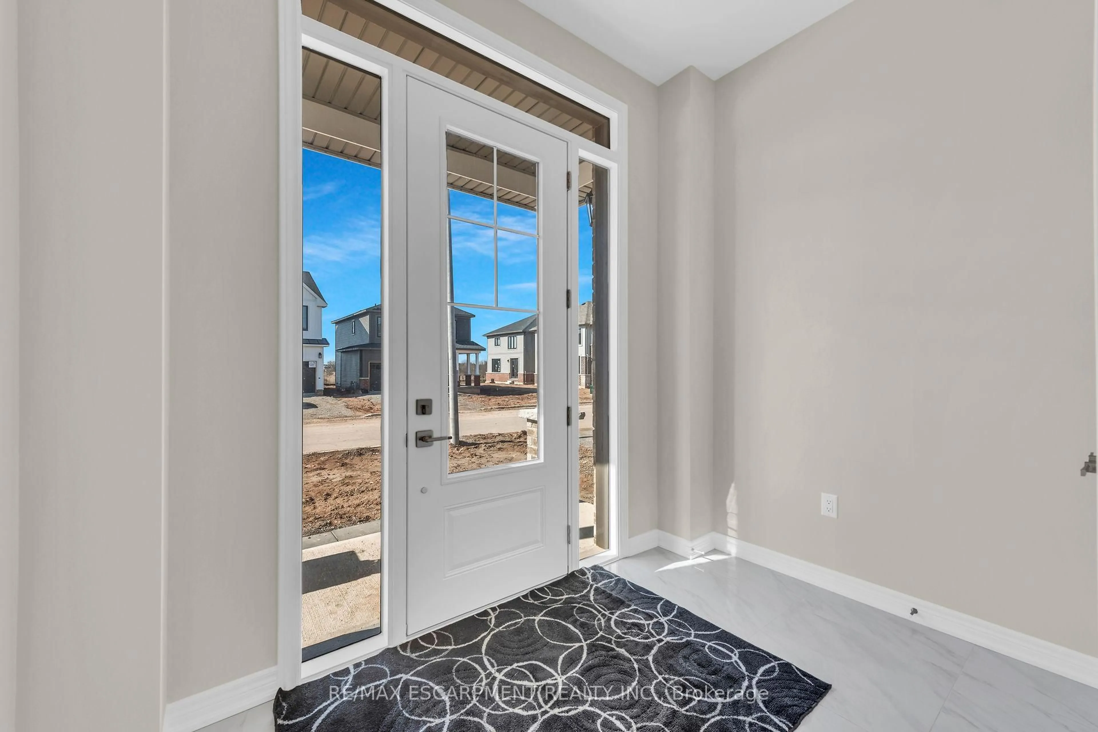 Indoor entryway for 67 Starfire Cres, Hamilton Ontario L8E 0K8