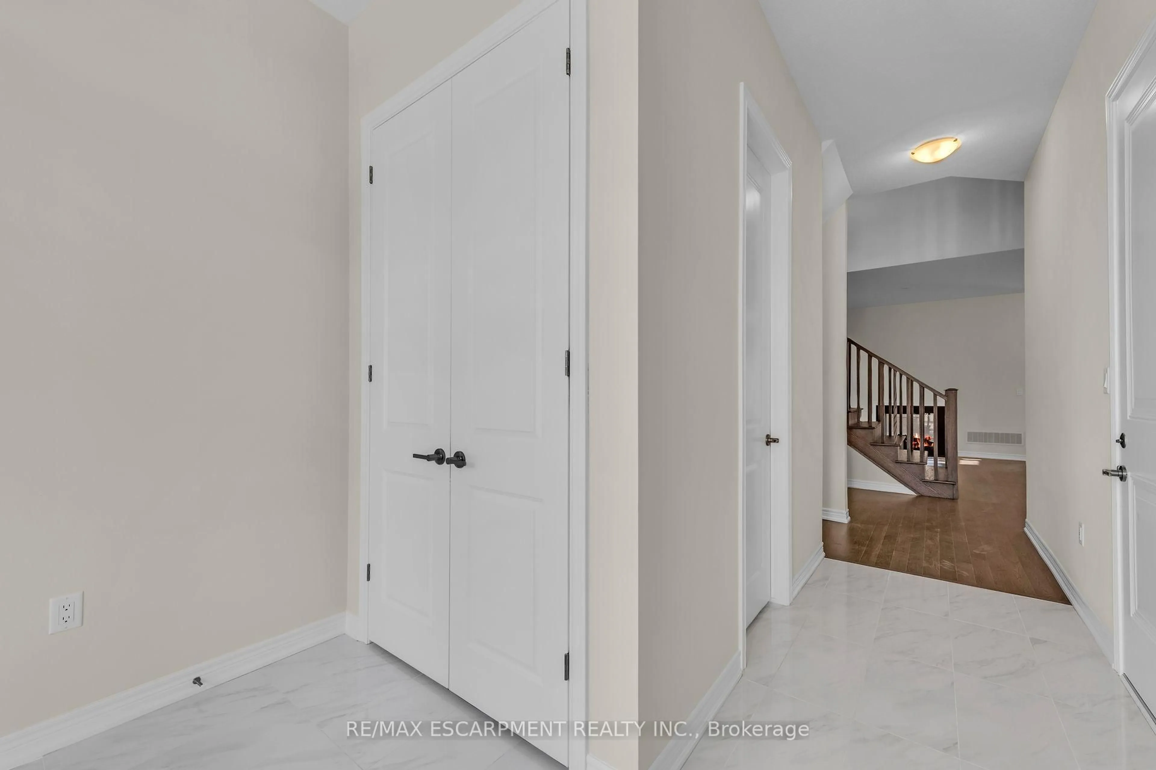 Indoor entryway for 67 Starfire Cres, Hamilton Ontario L8E 0K8