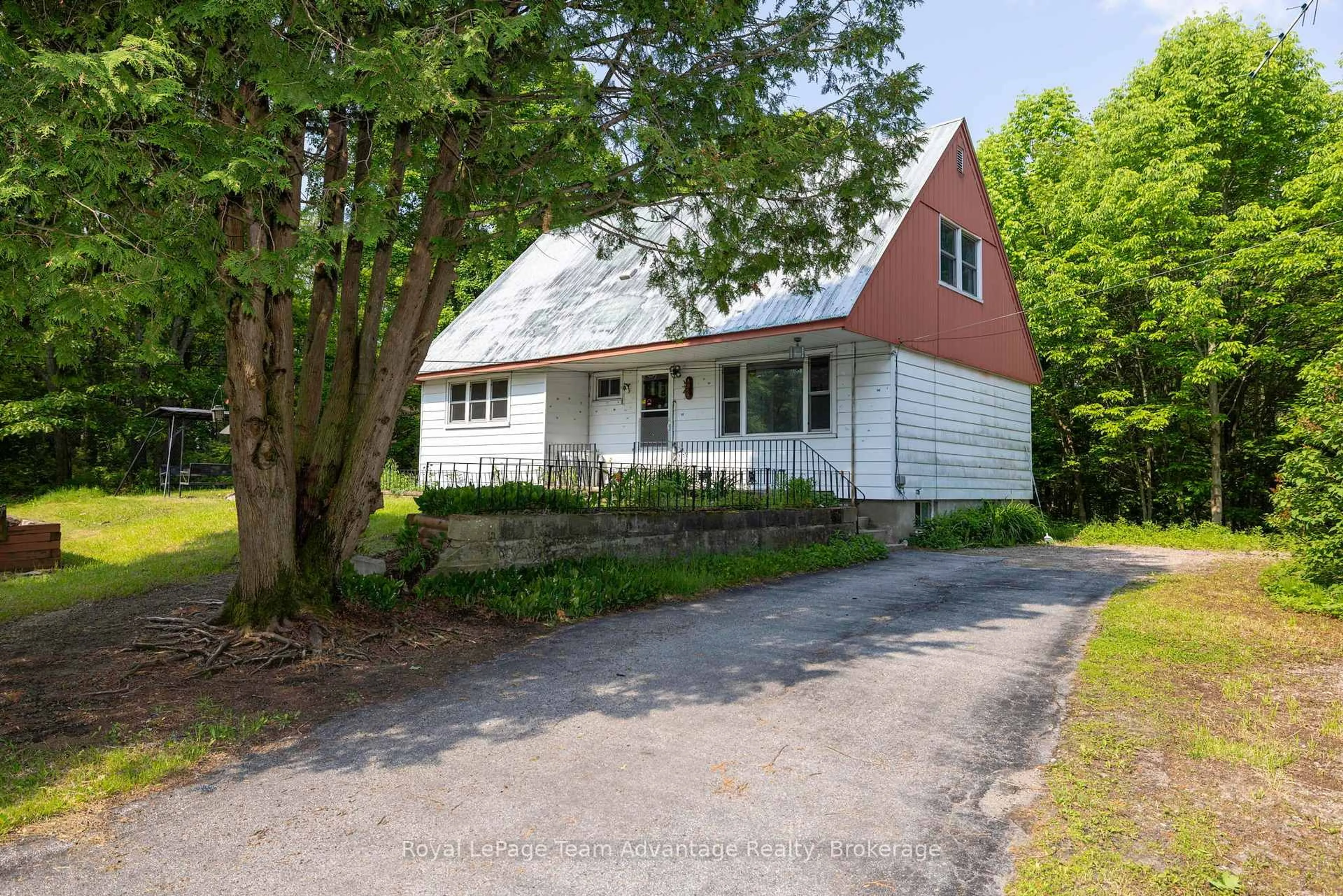A pic from outside/outdoor area/front of a property/back of a property/a pic from drone, street for 100 Parry Sound Dr, McDougall Ontario P2A 2W7