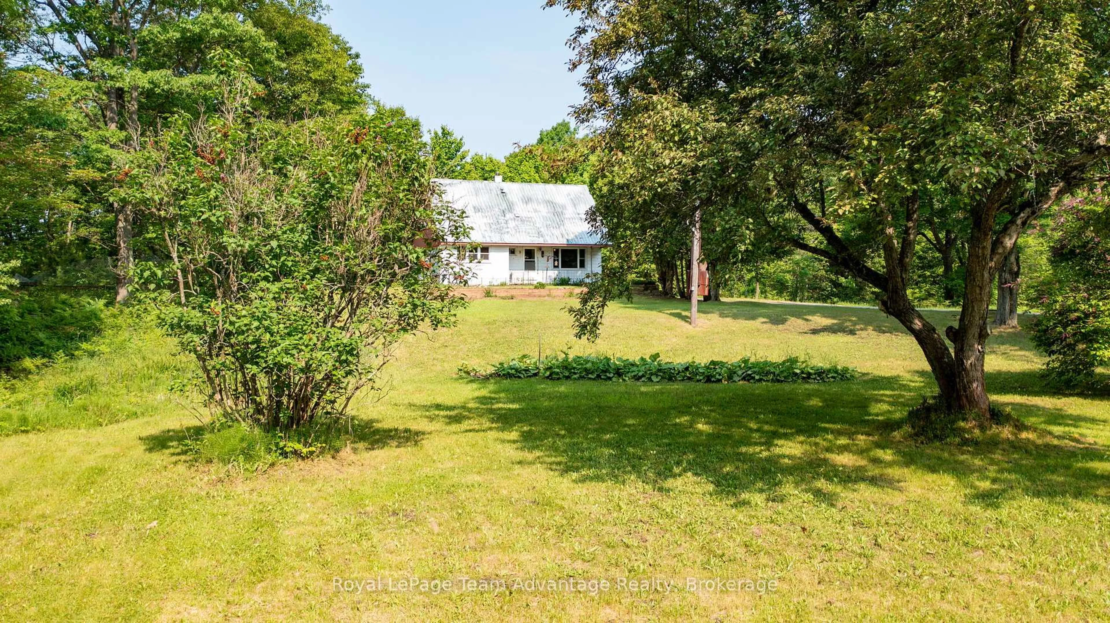 A pic from outside/outdoor area/front of a property/back of a property/a pic from drone, unknown for 100 Parry Sound Dr, McDougall Ontario P2A 2W7