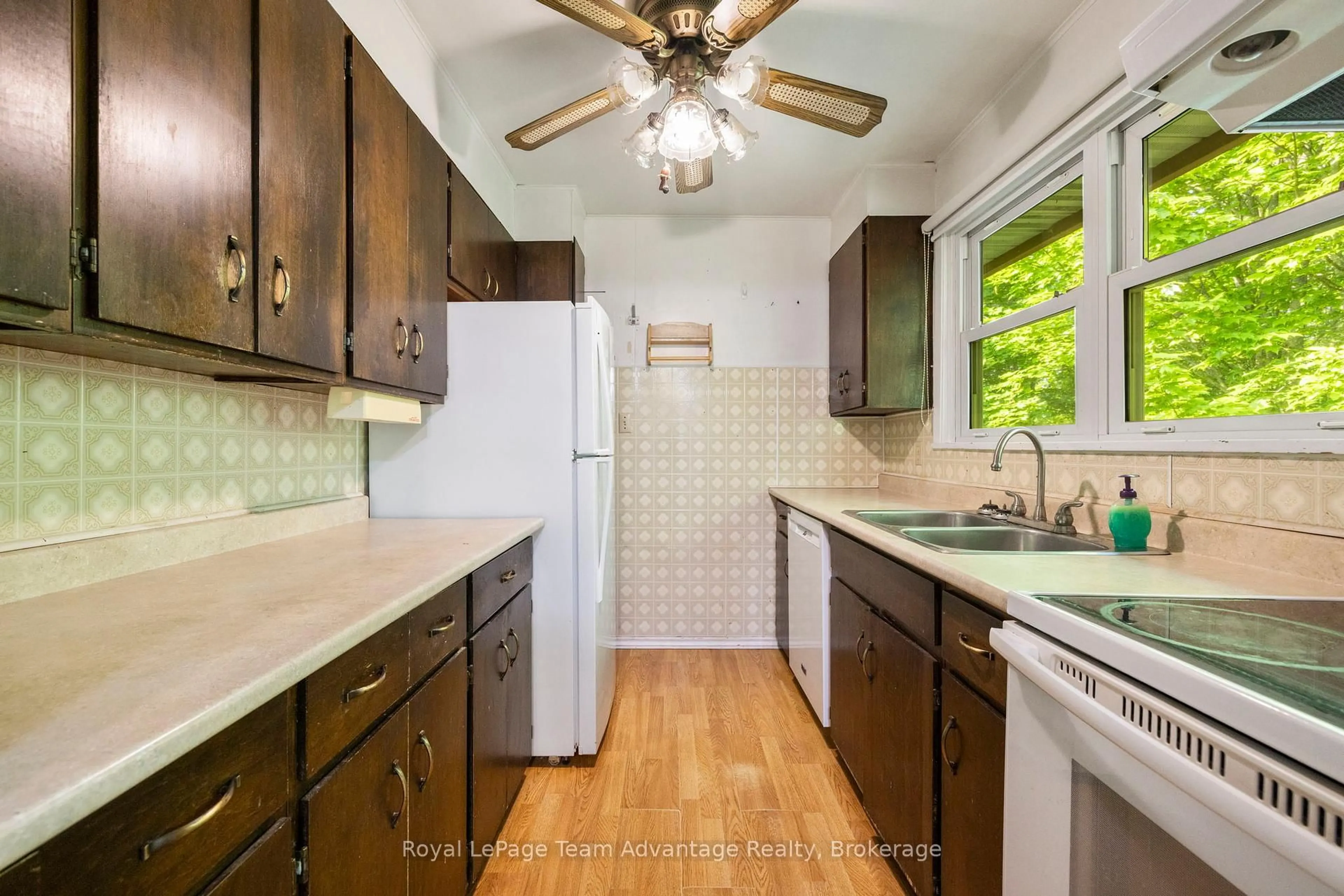 Standard kitchen, unknown for 100 Parry Sound Dr, McDougall Ontario P2A 2W7