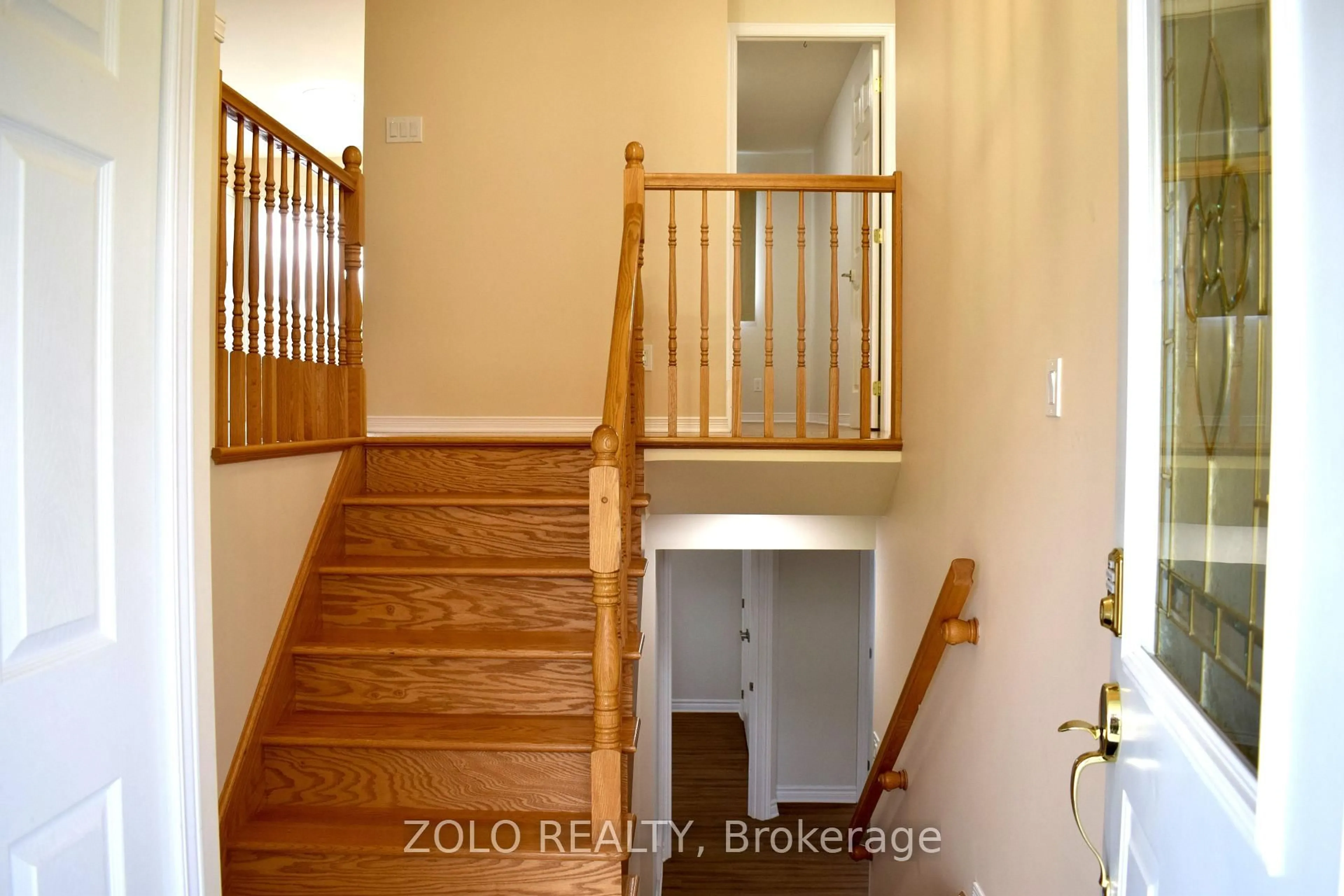 Indoor entryway for 329 Ellen Ave, Cornwall Ontario K6J 5T7