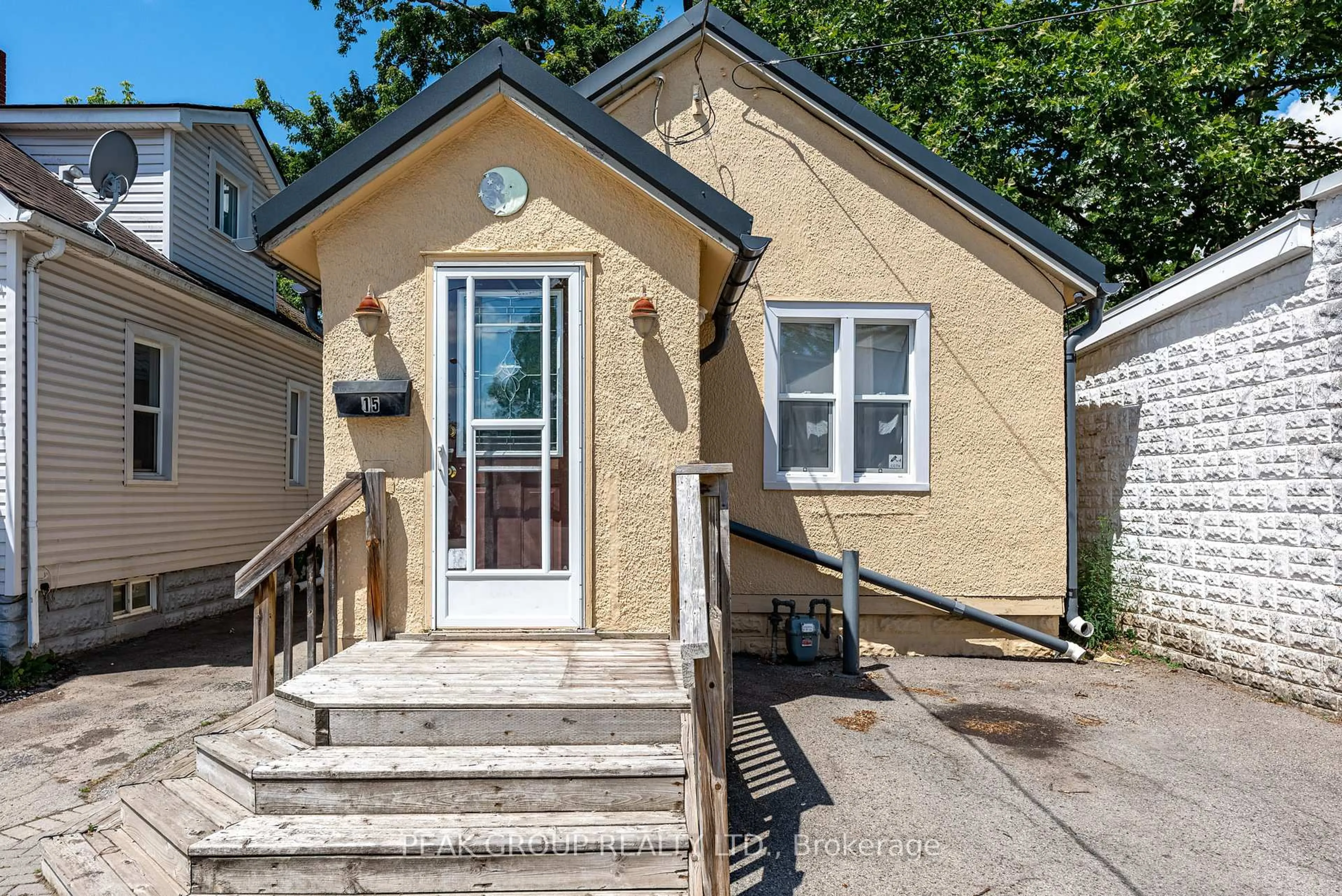 Unknown for 15 Kent St, Welland Ontario L3B 3G9