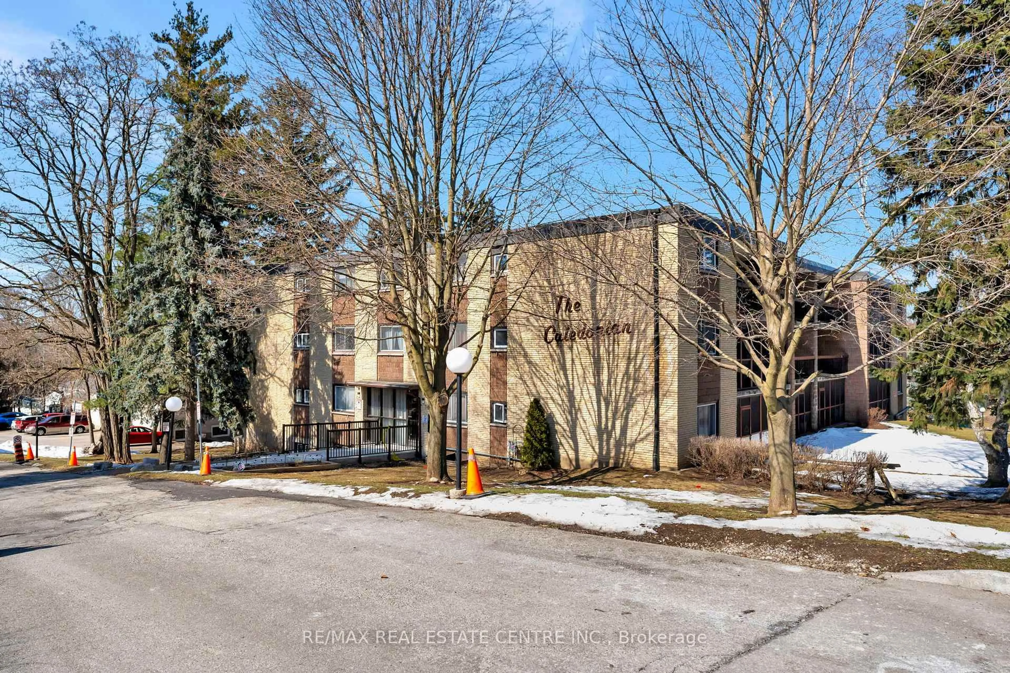 Unknown for 944 CALADONIA View, Cambridge Ontario N3H 1A5