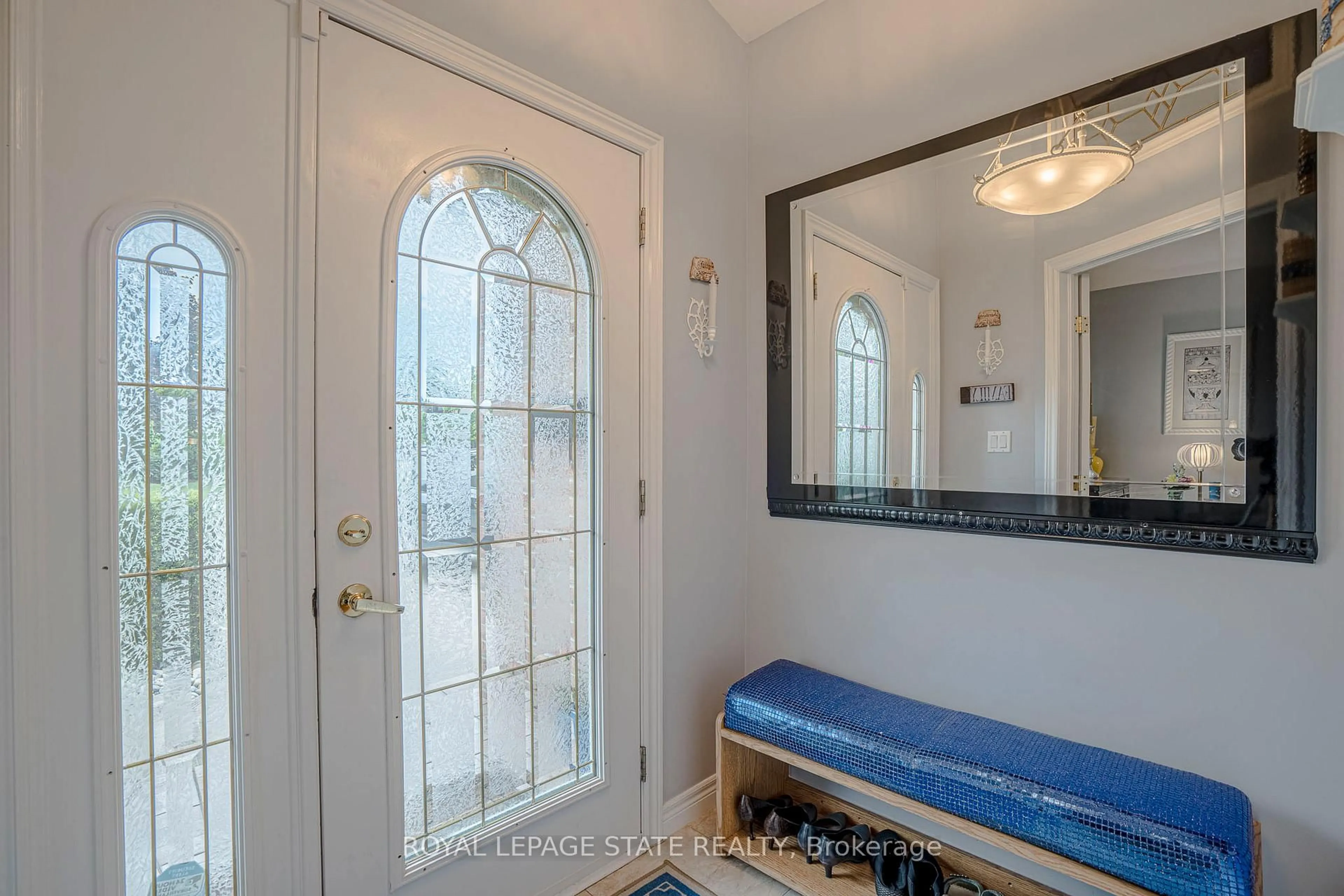 Indoor entryway for 78 Philomena Dr, Hamilton Ontario L9B 2K2