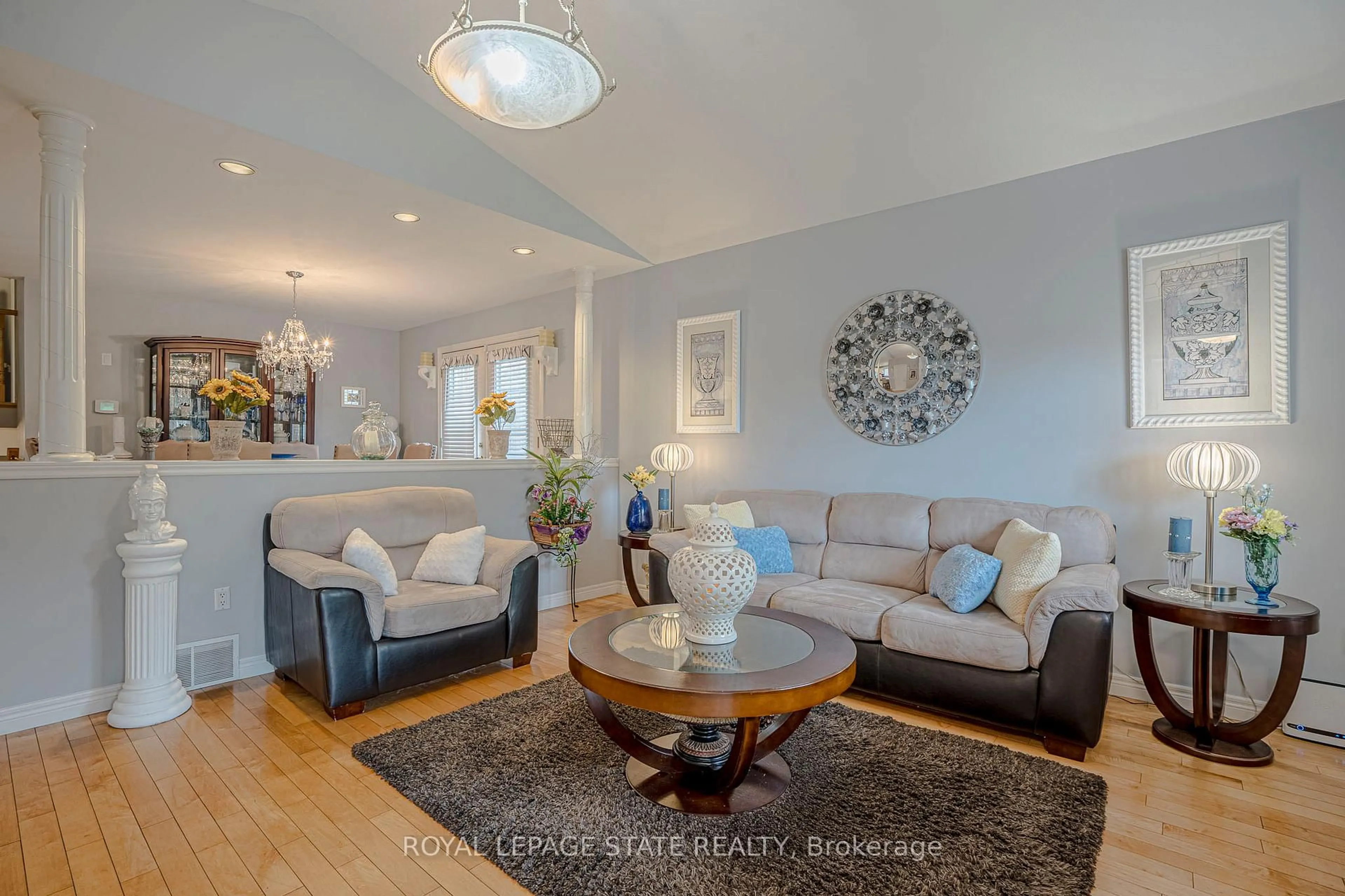 Living room with furniture, unknown for 78 Philomena Dr, Hamilton Ontario L9B 2K2